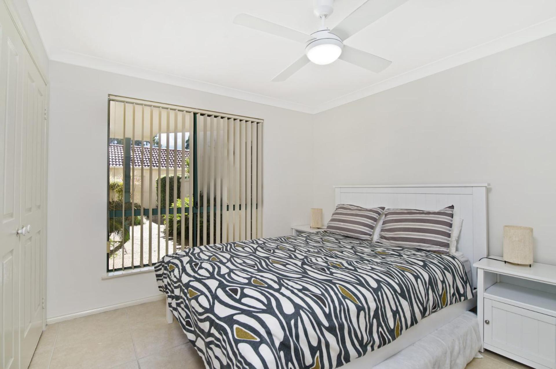 Dolphins 2 7 Commodore Crescent