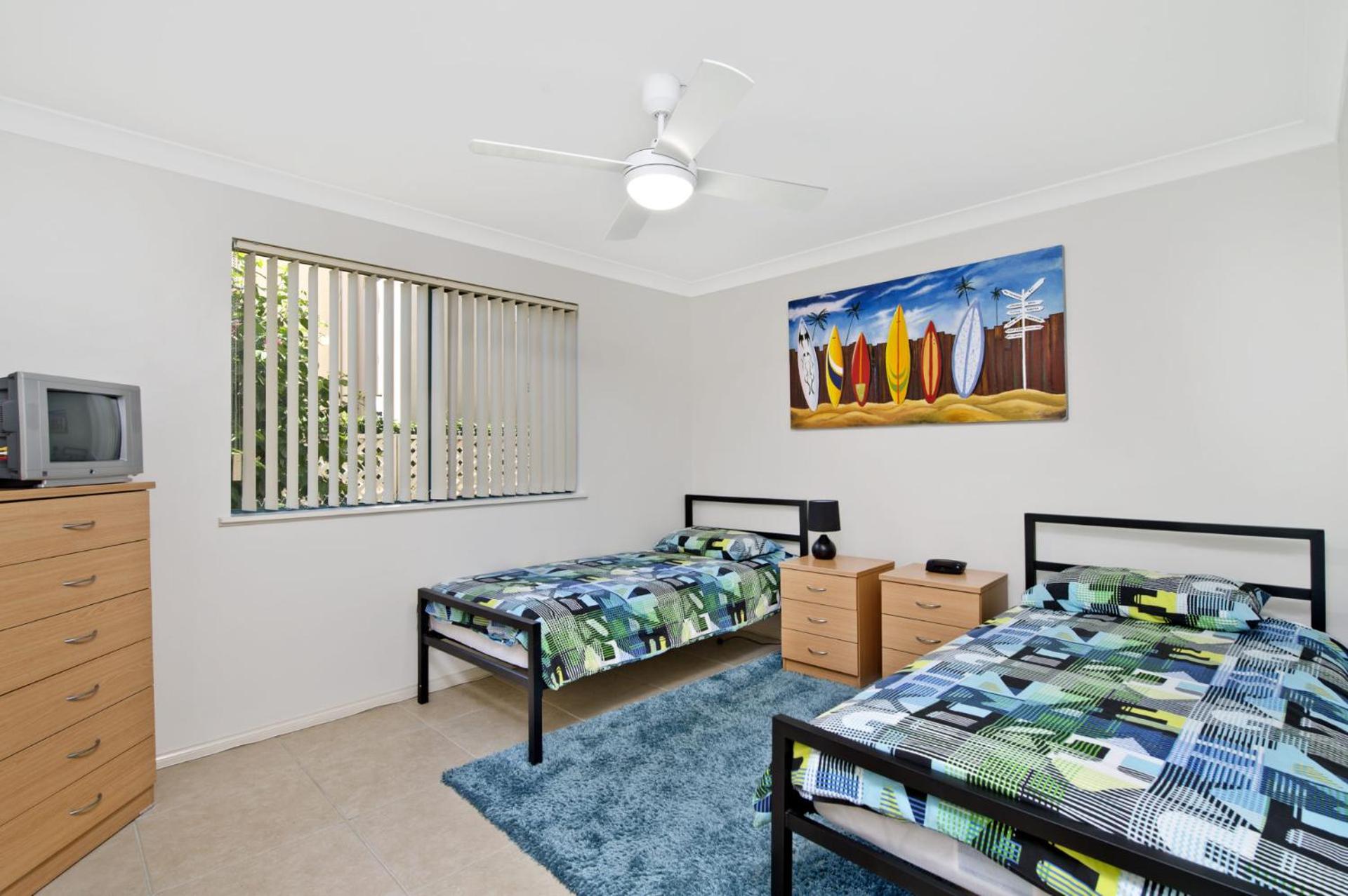 Dolphins 2 7 Commodore Crescent