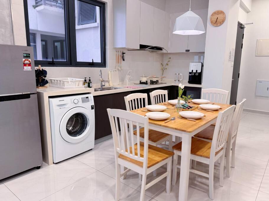 Unblocked Sea & City Views FOC Netflix Access and Youtube Premium 3Beds3Bath 6-11pax