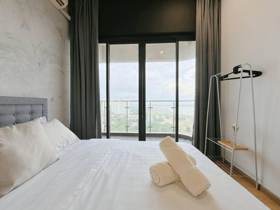 Unblocked Sea & City Views FOC Netflix Access and Youtube Premium 3Beds3Bath 6-11pax