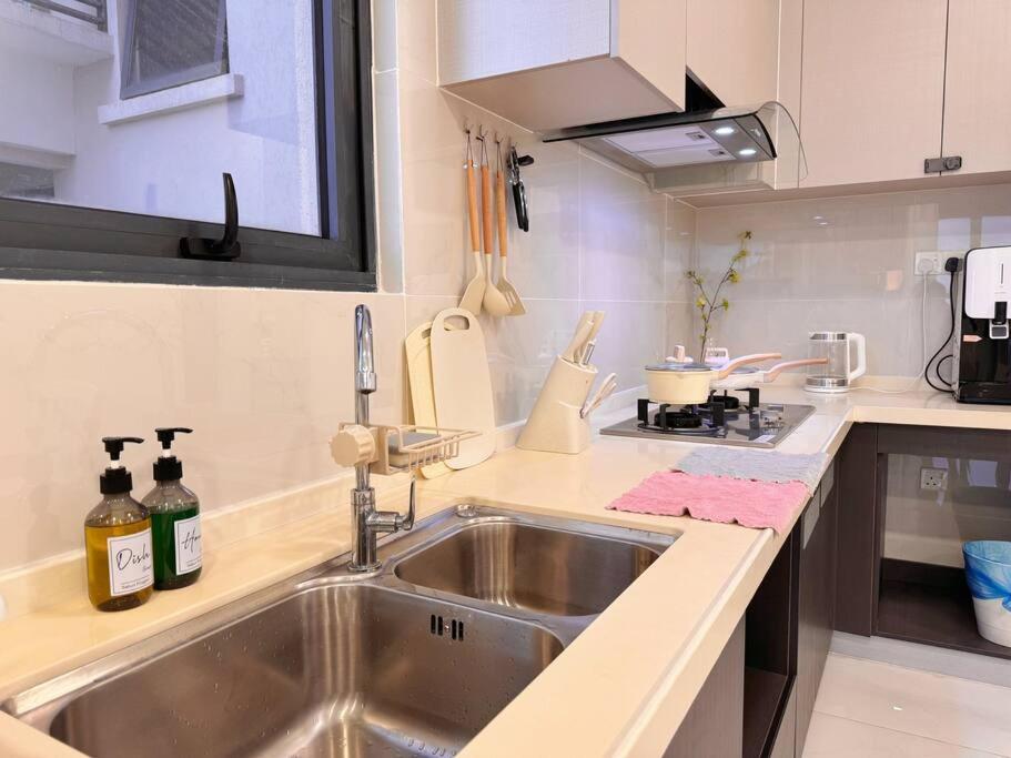 Unblocked Sea & City Views FOC Netflix Access and Youtube Premium 3Beds3Bath 6-11pax