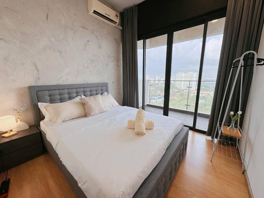 Unblocked Sea & City Views FOC Netflix Access and Youtube Premium 3Beds3Bath 6-11pax