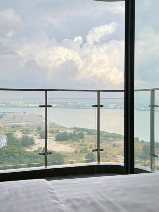 Unblocked Sea & City Views FOC Netflix Access and Youtube Premium 3Beds3Bath 6-11pax