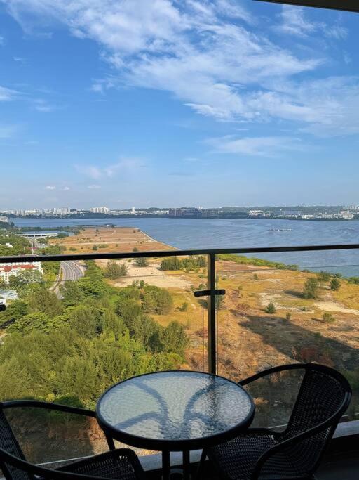 Unblocked Sea & City Views FOC Netflix Access and Youtube Premium 3Beds3Bath 6-11pax
