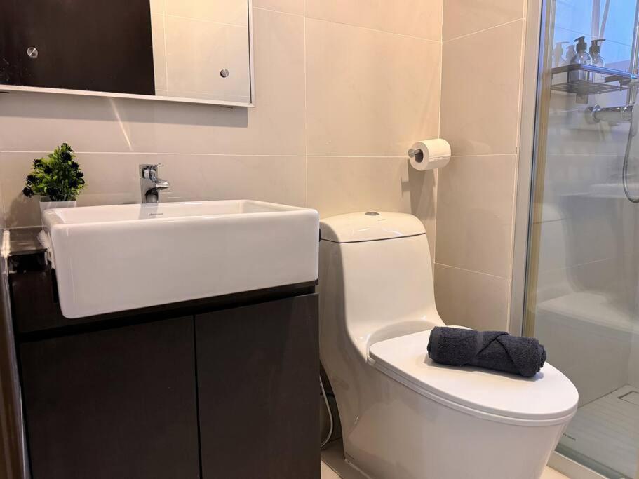 Unblocked Sea & City Views FOC Netflix Access and Youtube Premium 3Beds3Bath 6-11pax