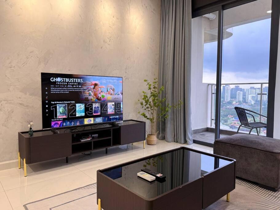 Unblocked Sea & City Views FOC Netflix Access and Youtube Premium 3Beds3Bath 6-11pax
