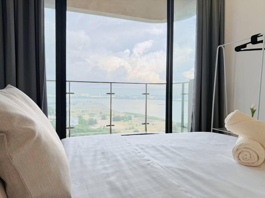 Unblocked Sea & City Views FOC Netflix Access and Youtube Premium 3Beds3Bath 6-11pax