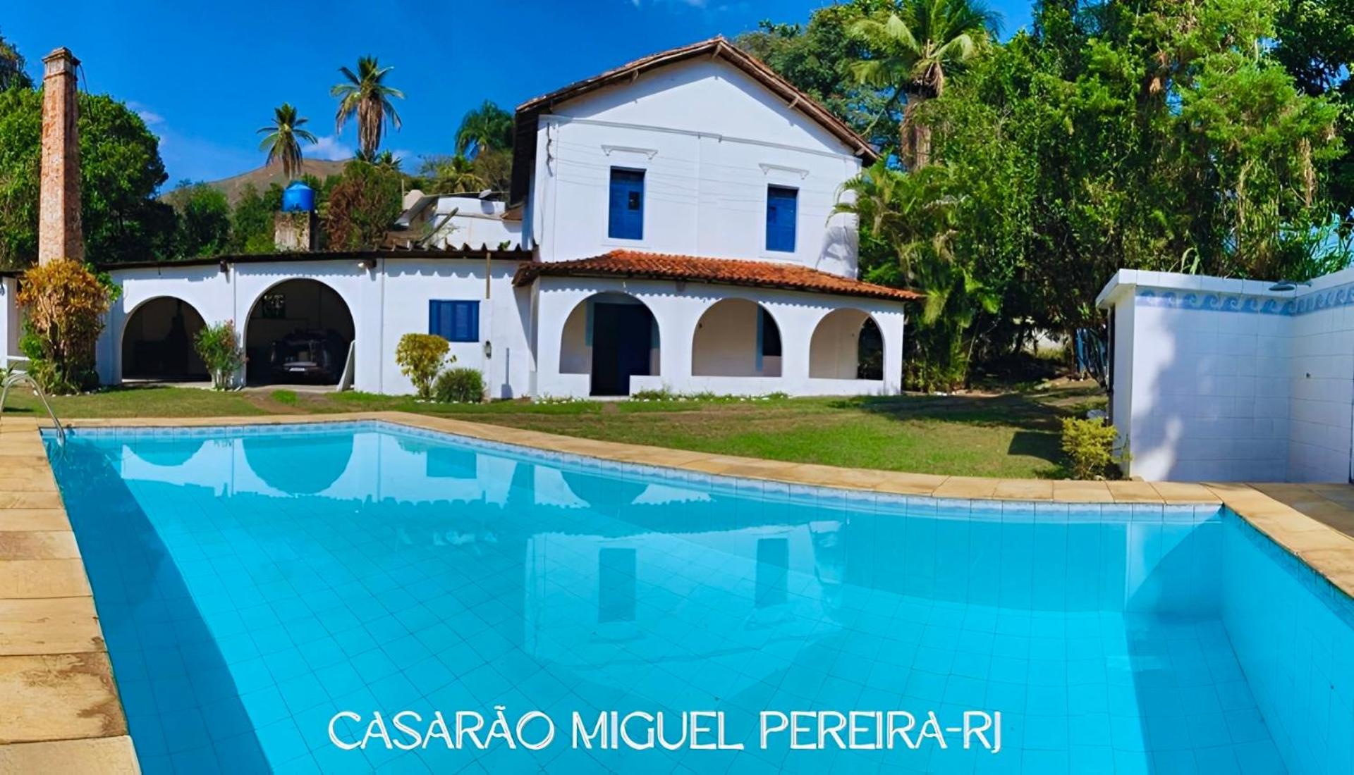 Casarão Miguel Pereira - Refúgio na Natureza com Lareira Externa, Piscina, Fondue e Amplo Jardim - 12 Min do Parque Terra dos Dinos