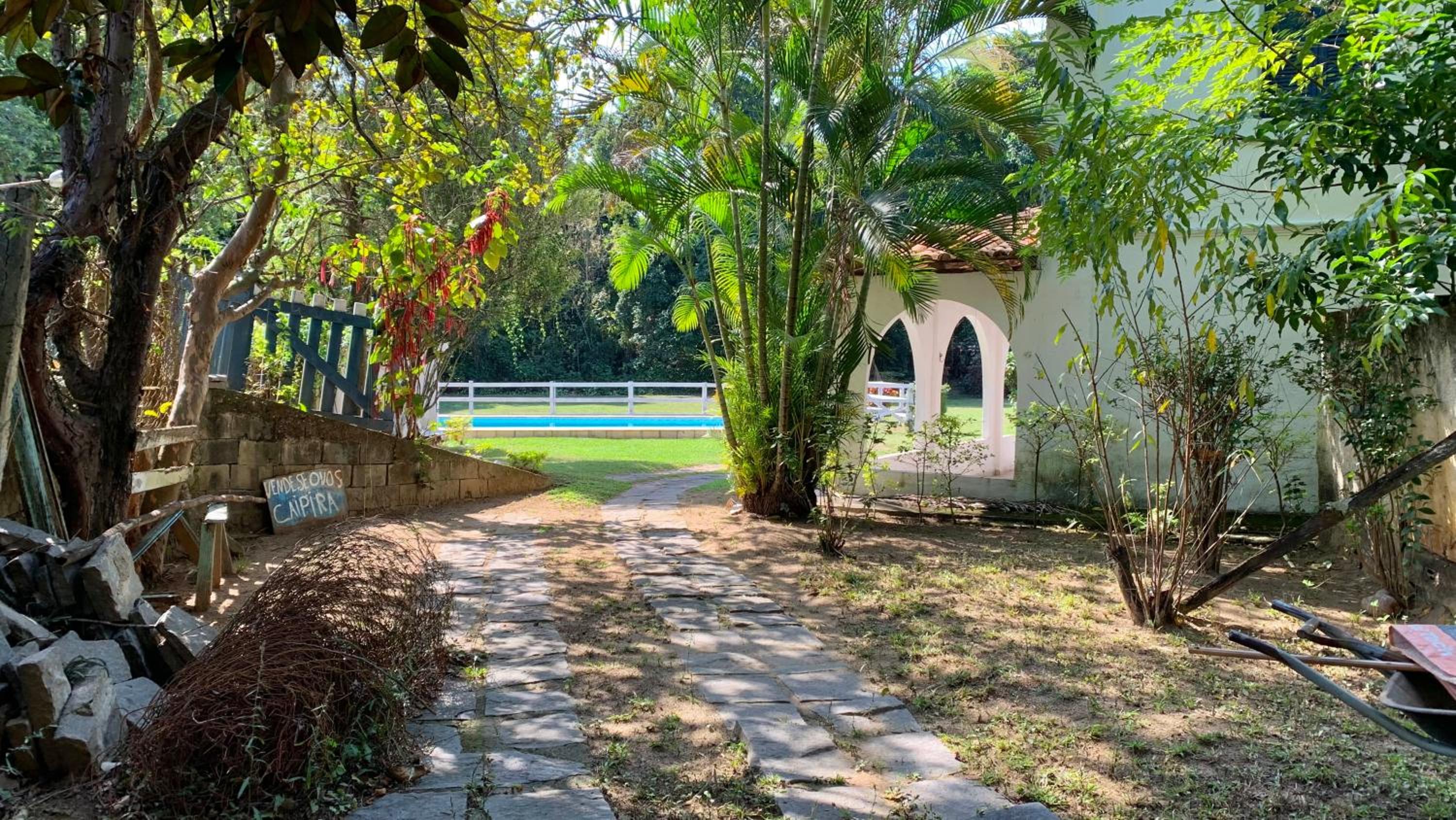 Casarão Miguel Pereira - Refúgio na Natureza com Lareira Externa, Piscina, Fondue e Amplo Jardim - 12 Min do Parque Terra dos Dinos