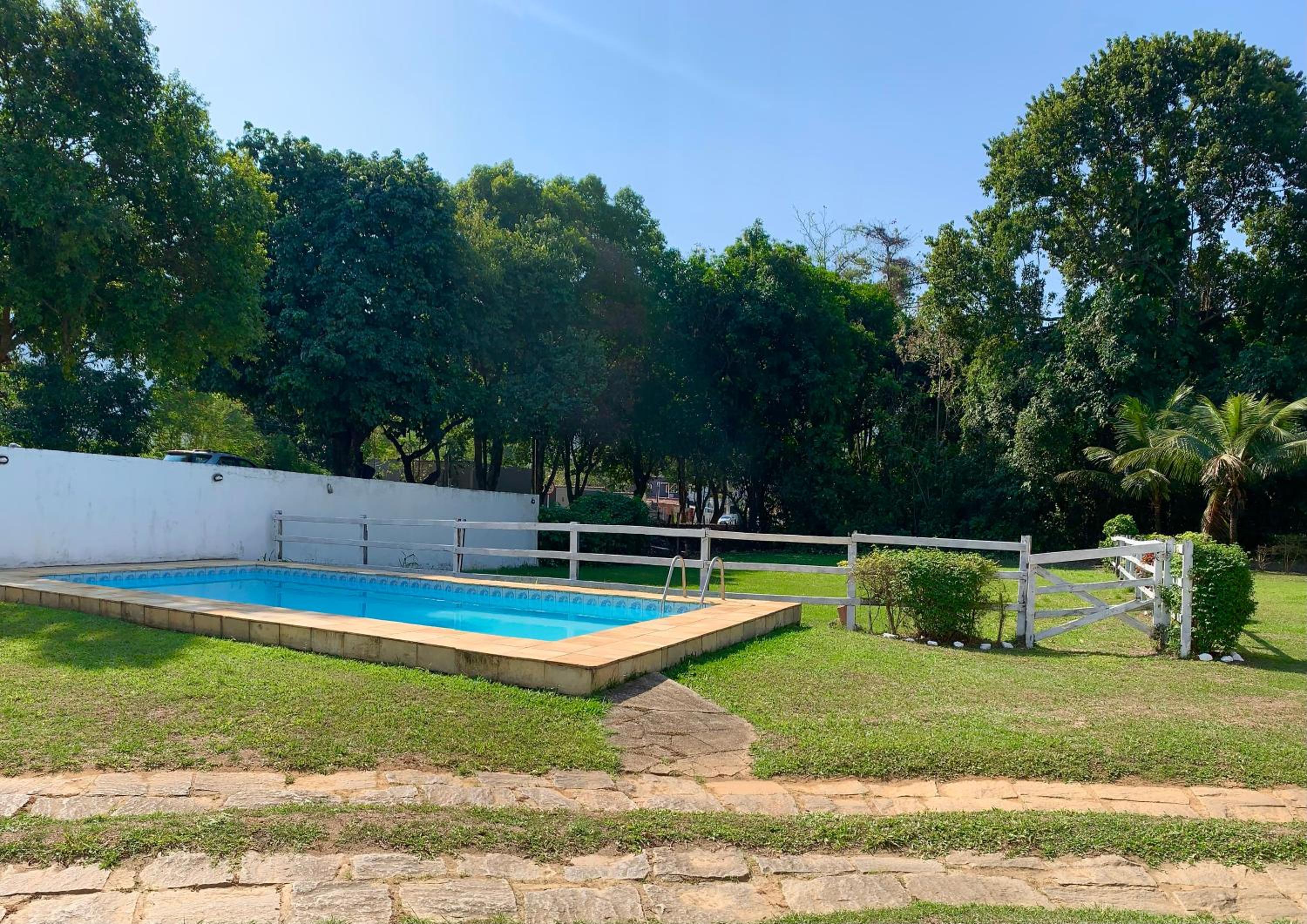 Casarão Miguel Pereira - Refúgio na Natureza com Lareira Externa, Piscina, Fondue e Amplo Jardim - 12 Min do Parque Terra dos Dinos