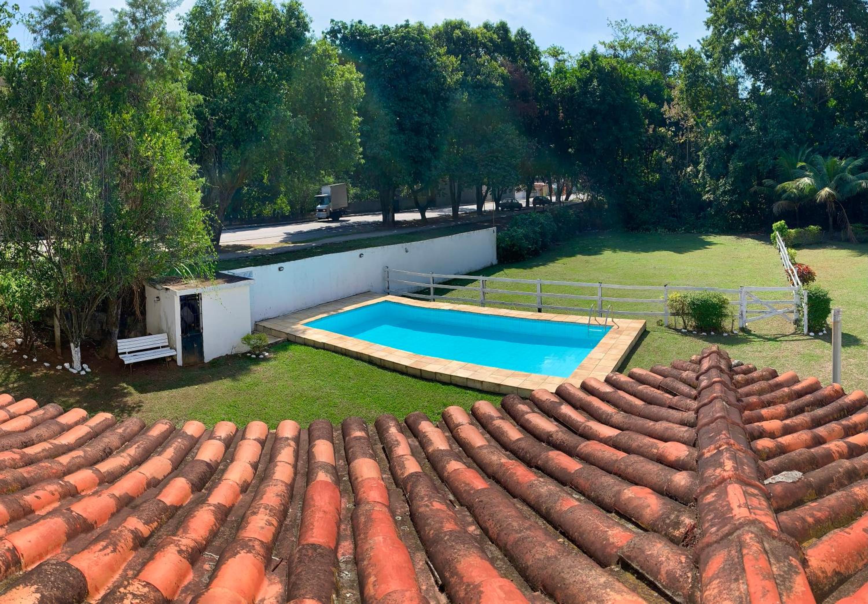Casarão Miguel Pereira - Refúgio na Natureza com Lareira Externa, Piscina, Fondue e Amplo Jardim - 12 Min do Parque Terra dos Dinos