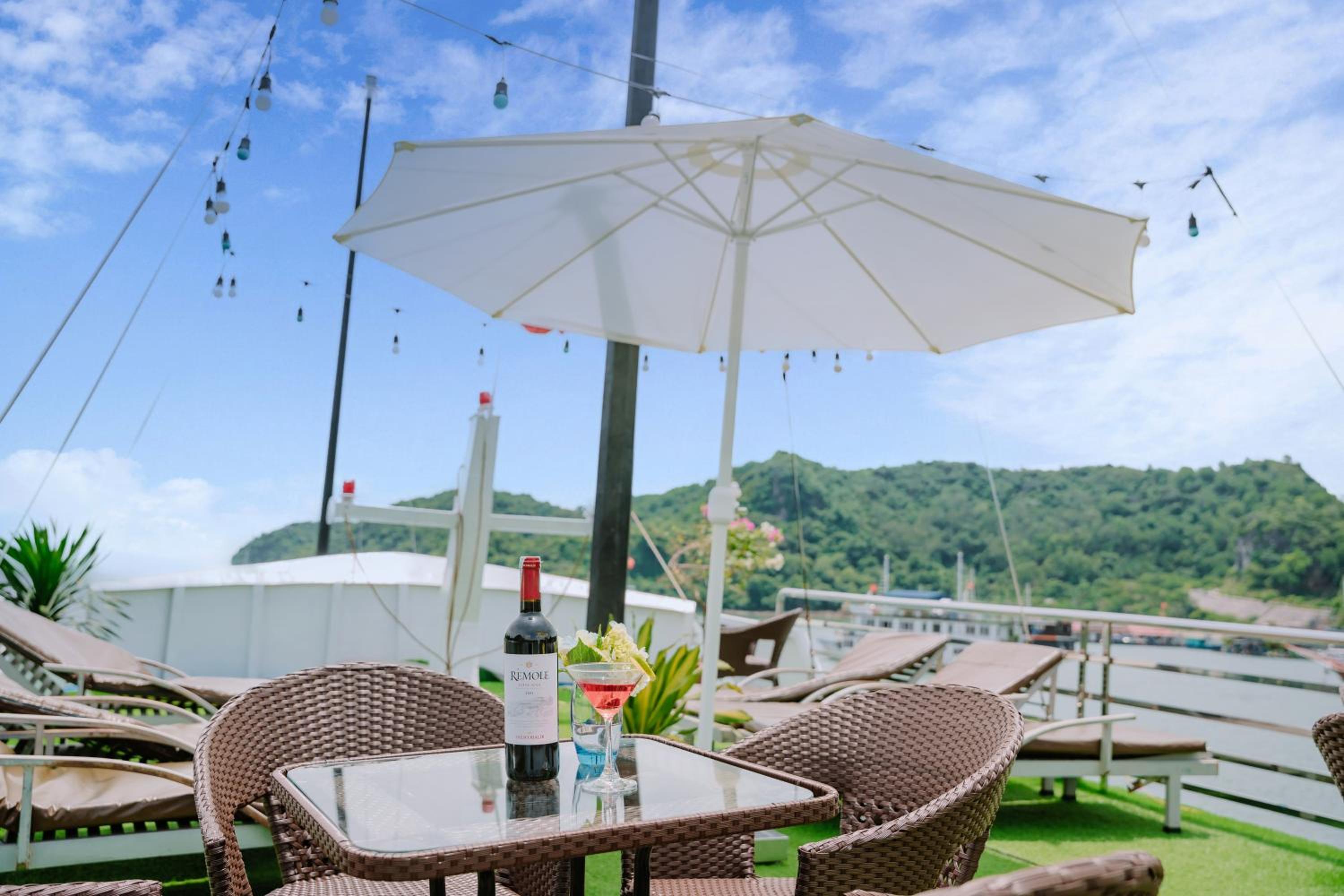 Venezia Boutique Cruises - Catba island