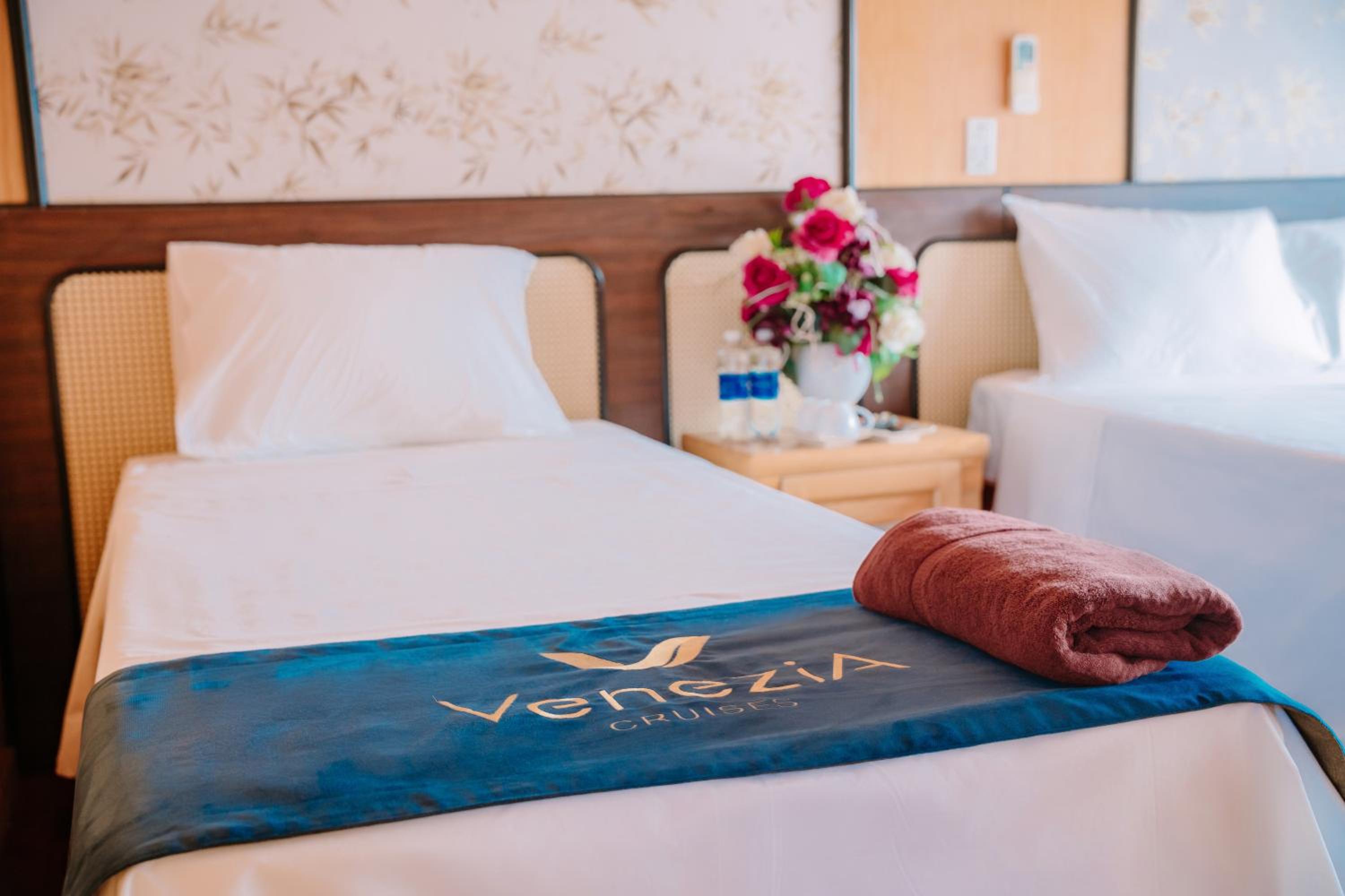 Venezia Boutique Cruises - Catba island