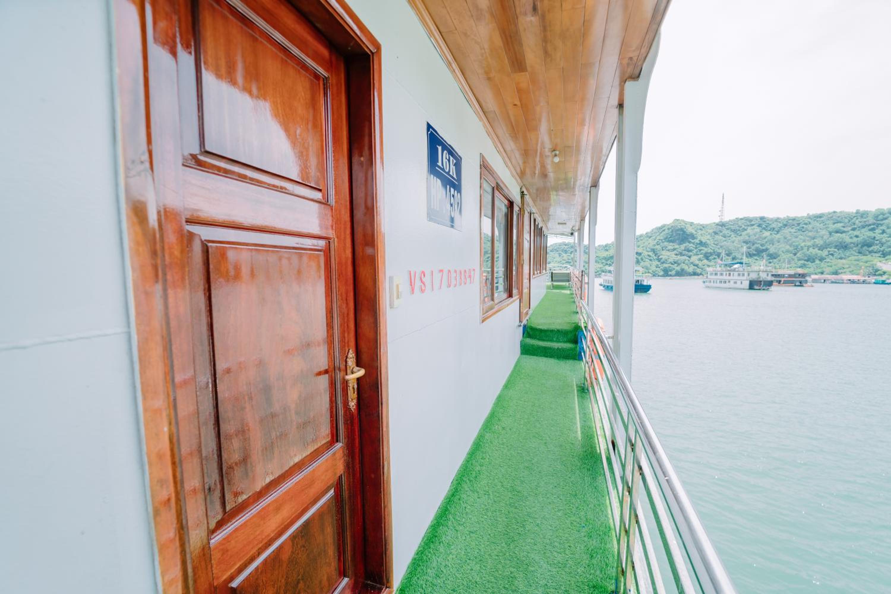 Venezia Boutique Cruises - Catba island