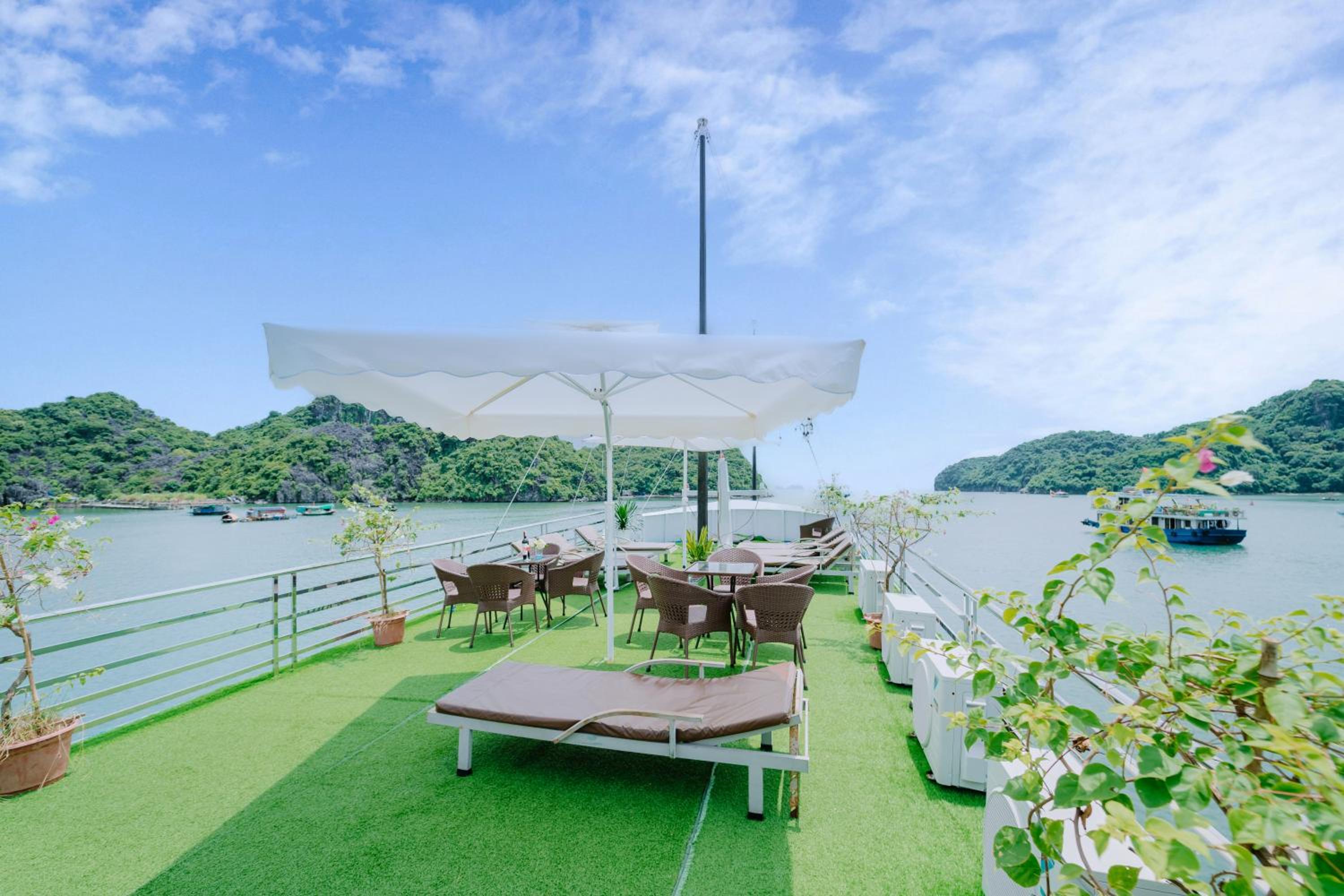 Venezia Boutique Cruises - Catba island