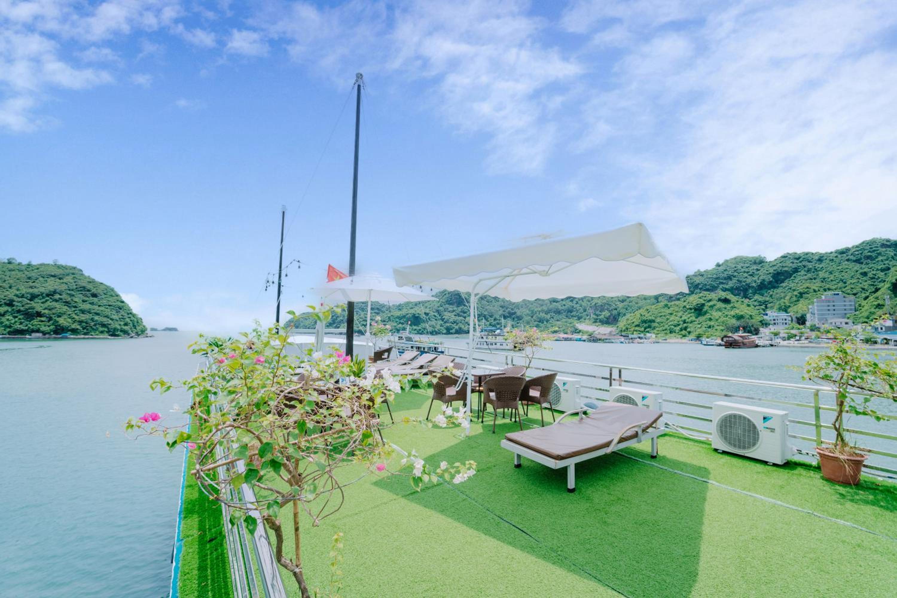 Venezia Boutique Cruises - Catba island