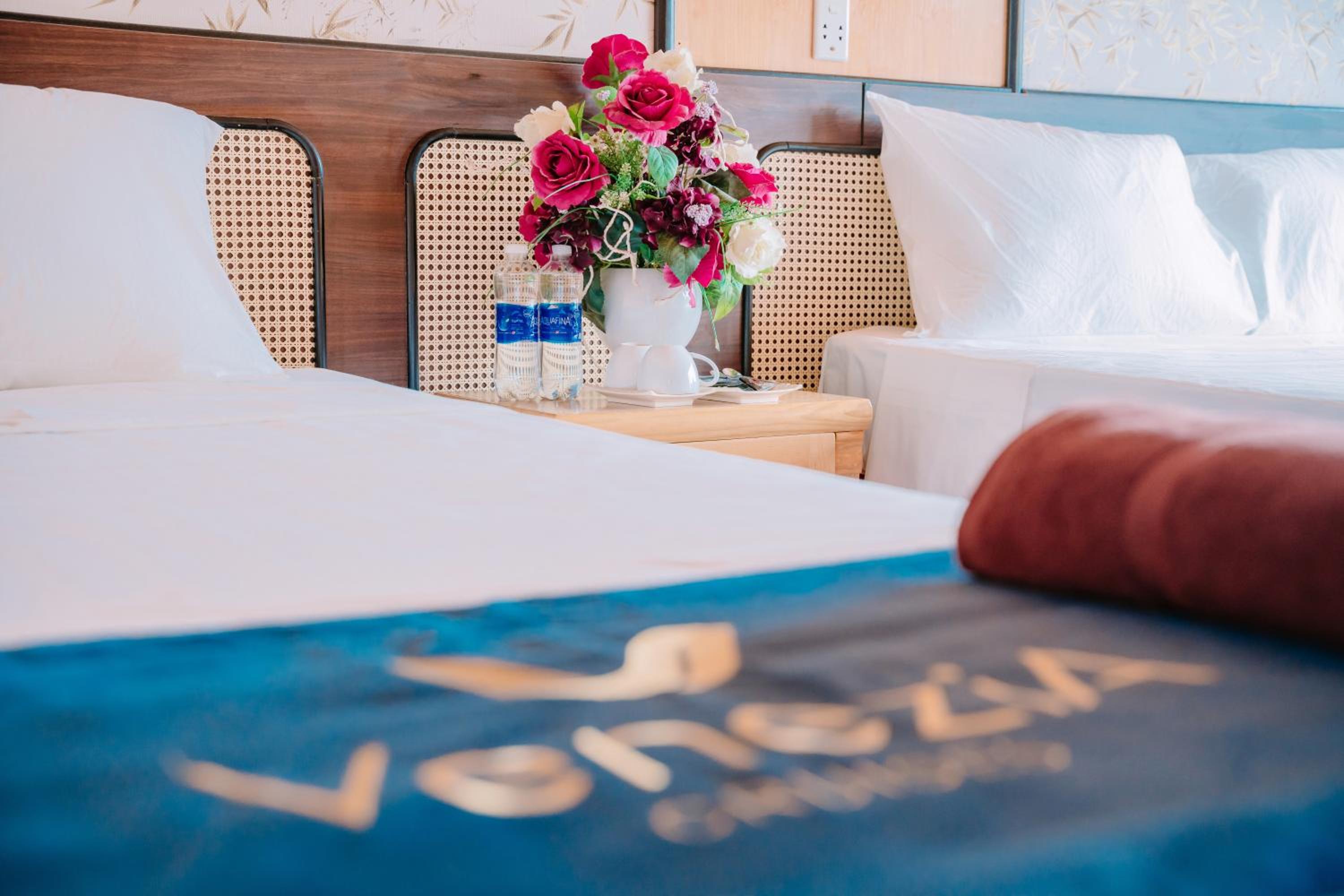 Venezia Boutique Cruises - Catba island