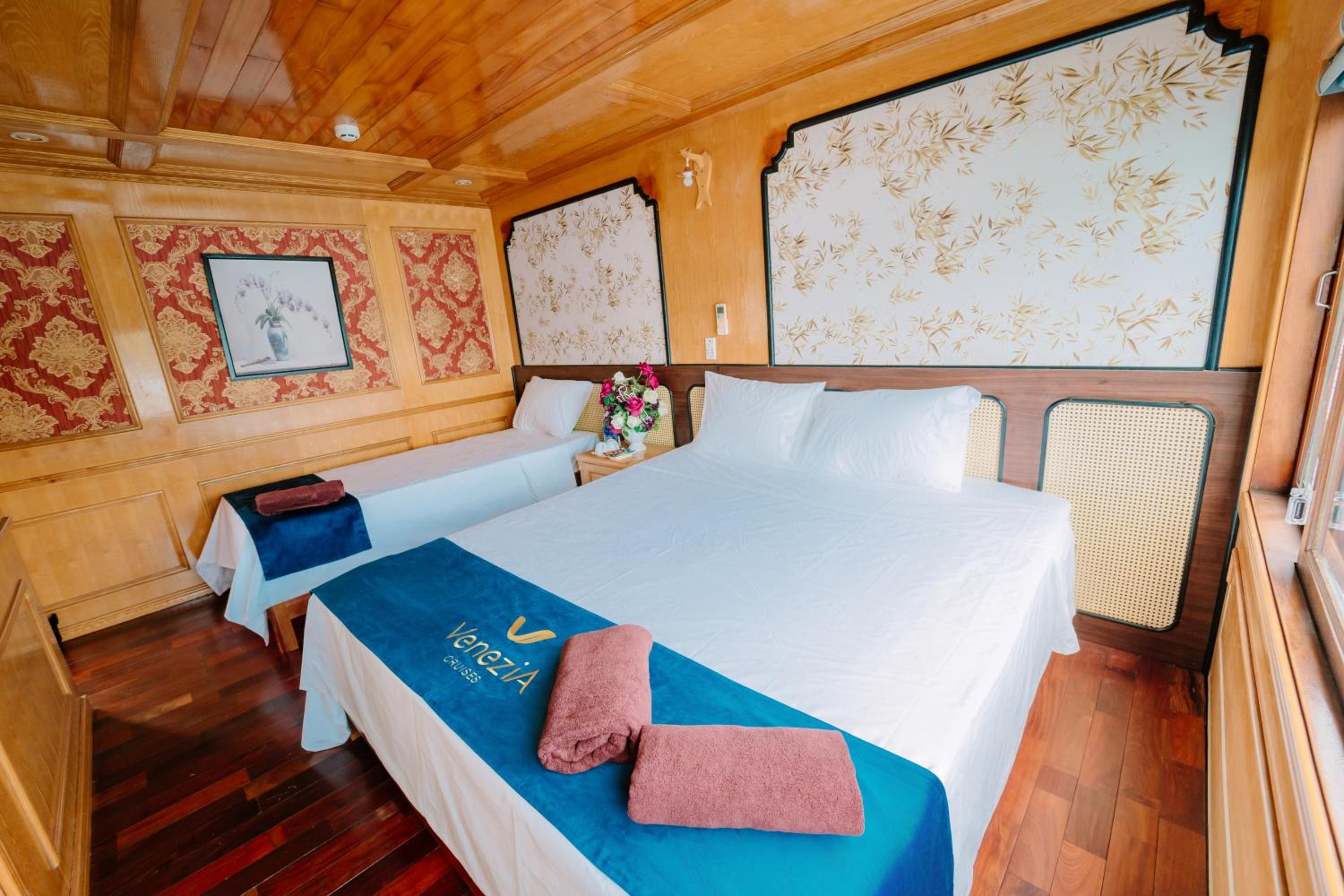 Venezia Boutique Cruises - Catba island