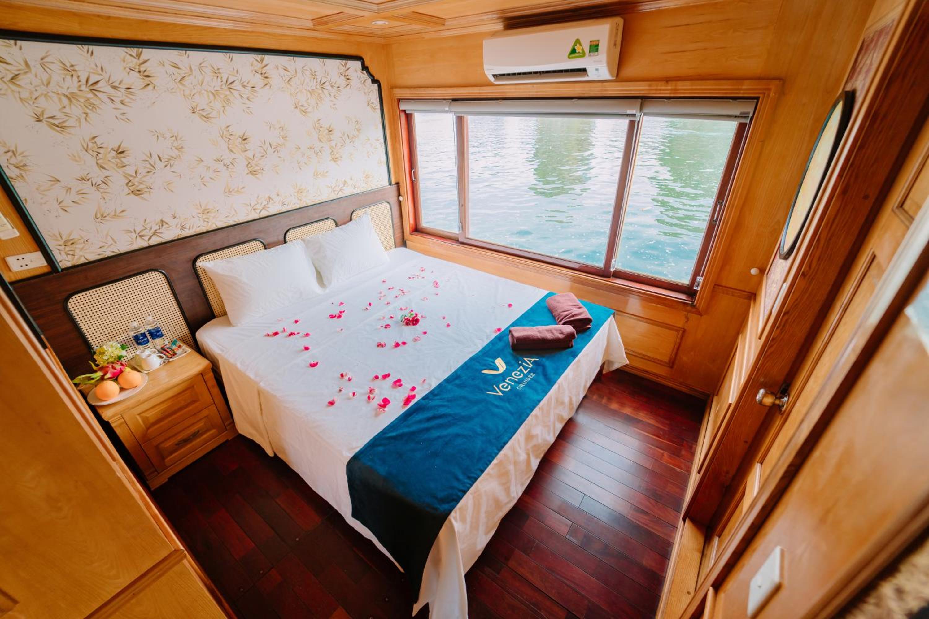 Venezia Boutique Cruises - Catba island