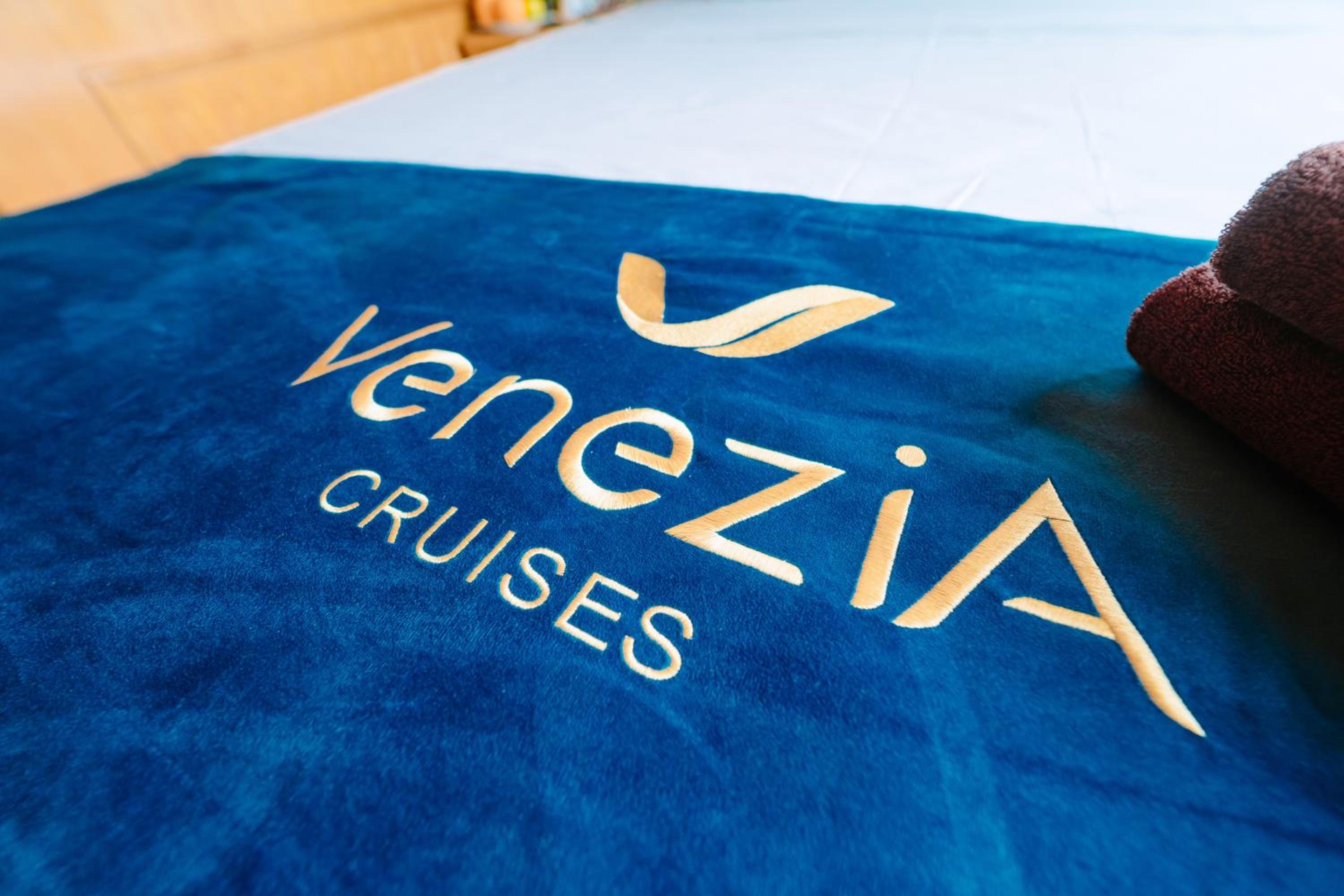 Venezia Boutique Cruises - Catba island
