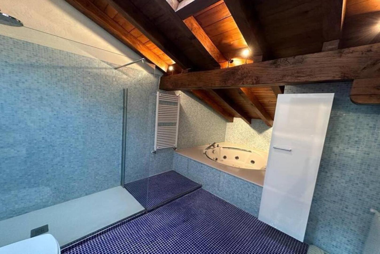 Casa con jacuzzi