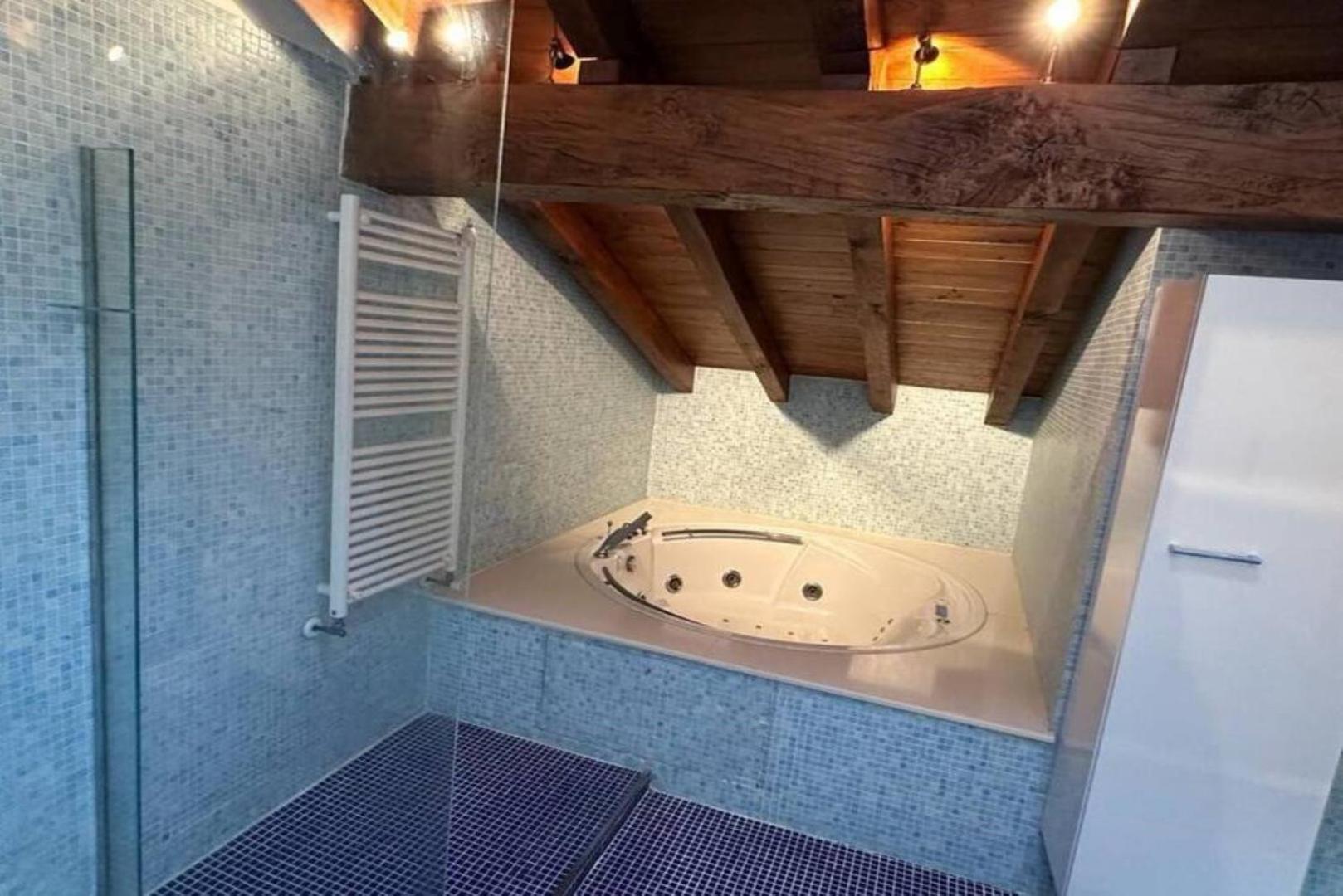 Casa con jacuzzi