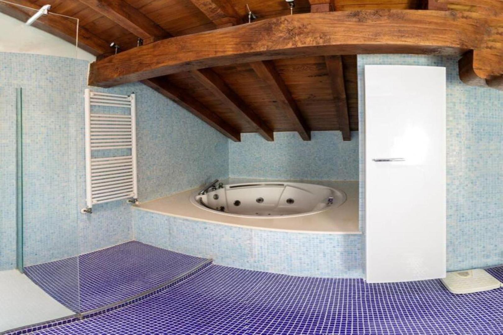 Casa con jacuzzi