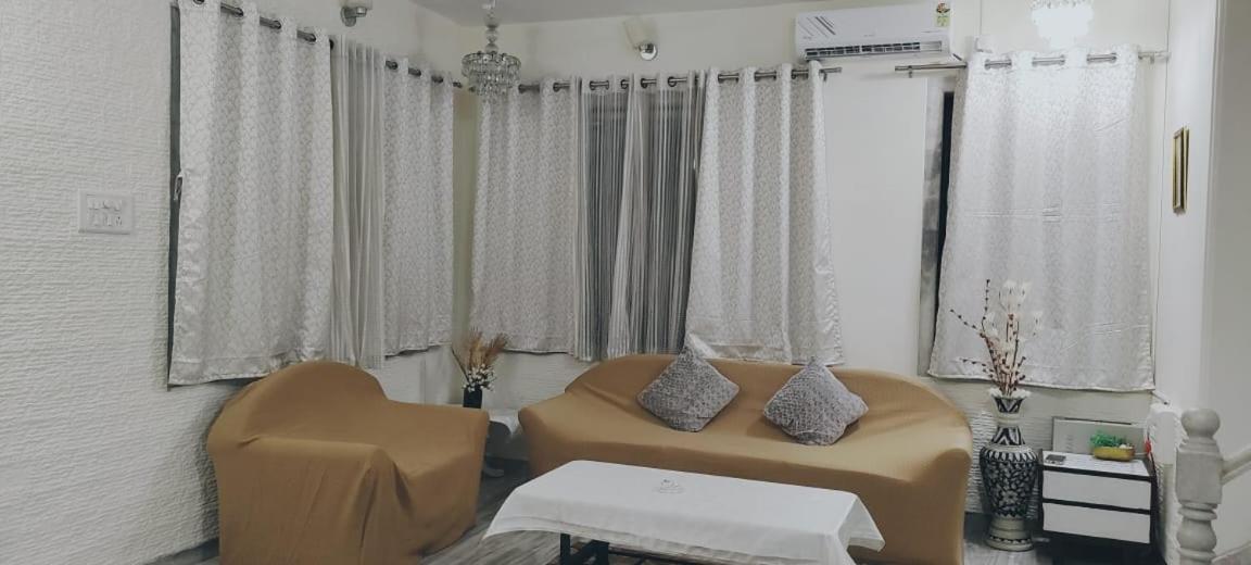 Quad Bunglow 3BHK Air-conditioned Villa in Lonavala city view 2