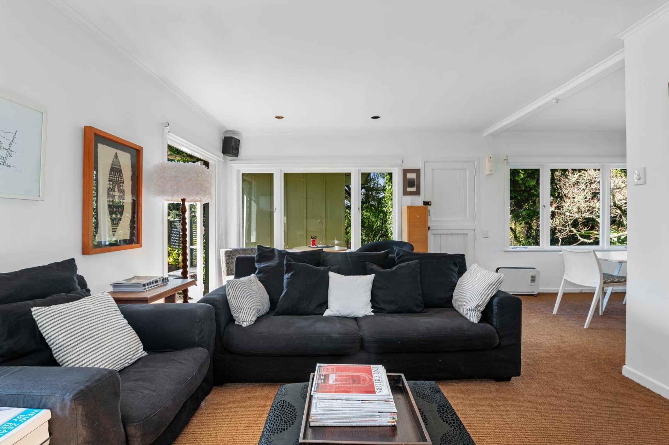 Trout Pool House - Okere Falls Lakeside Retreat view 5