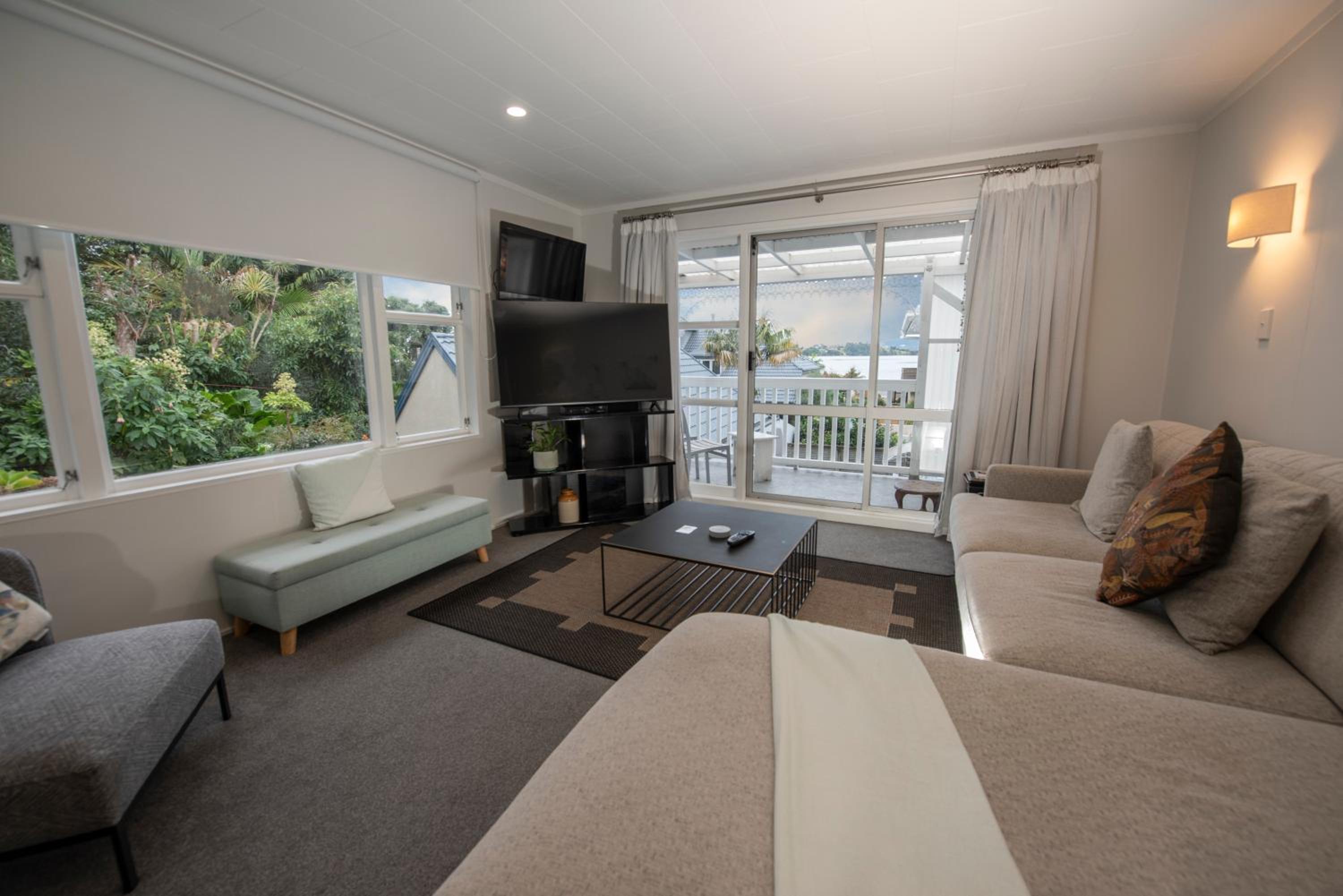 Harbour View Motel and Waterfront Apartments
