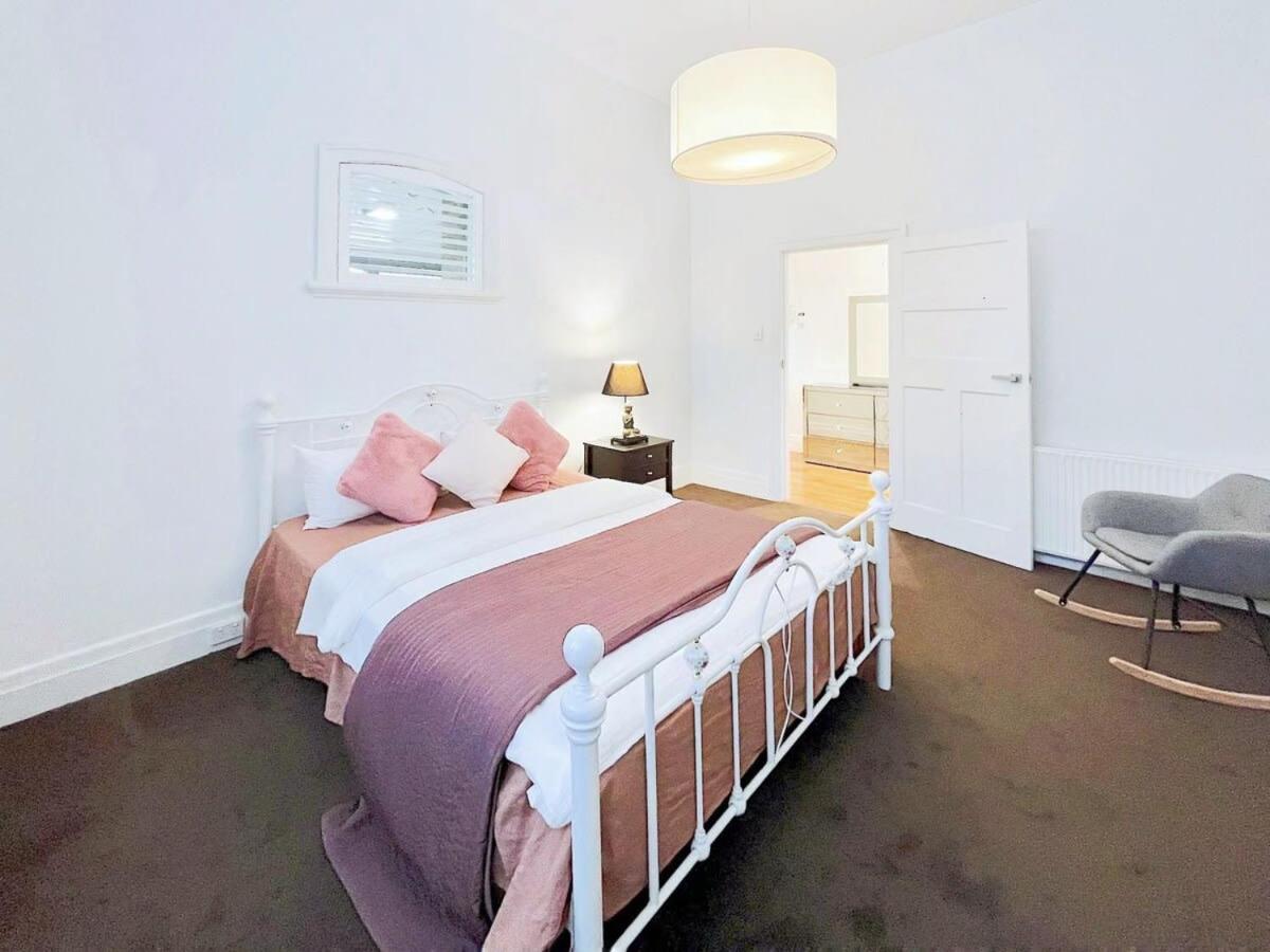 Camberwell Holiday Home With Pool