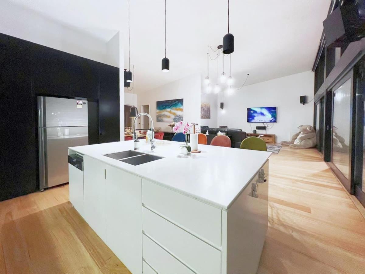 Camberwell Holiday Home With Pool