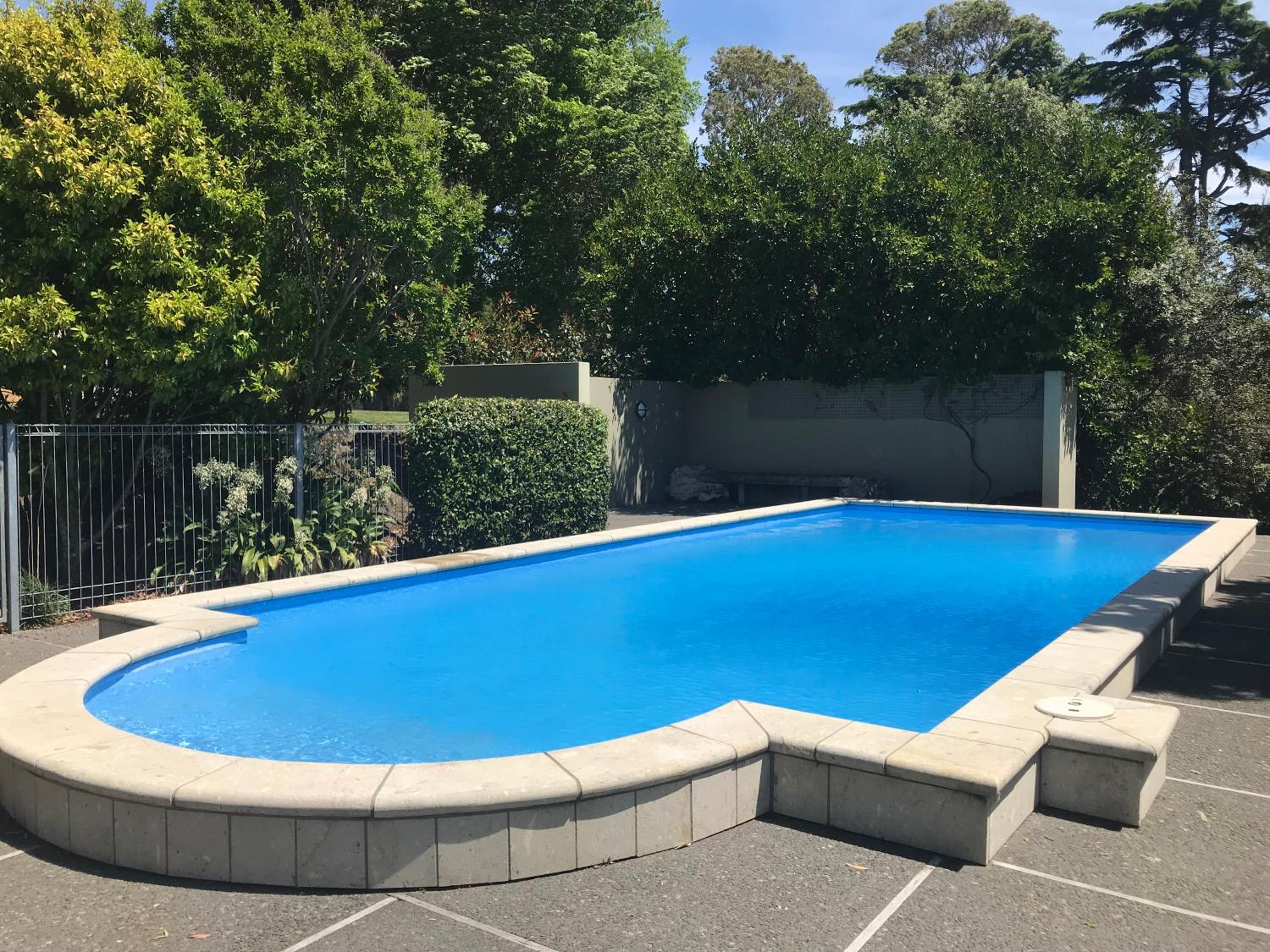 Kotare Estate whole house with pool hot tub petanque court