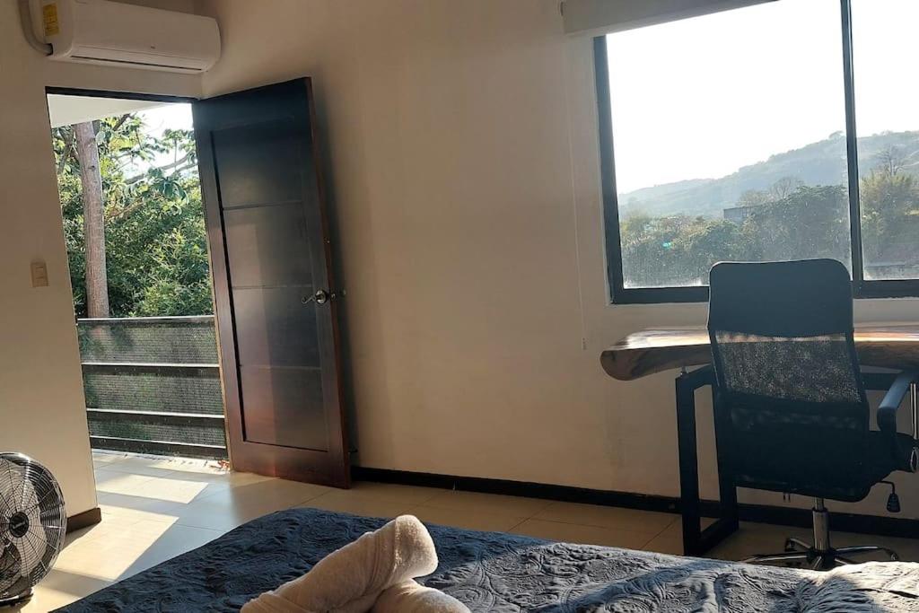 Casa mirando a la montaña, camino al volcán