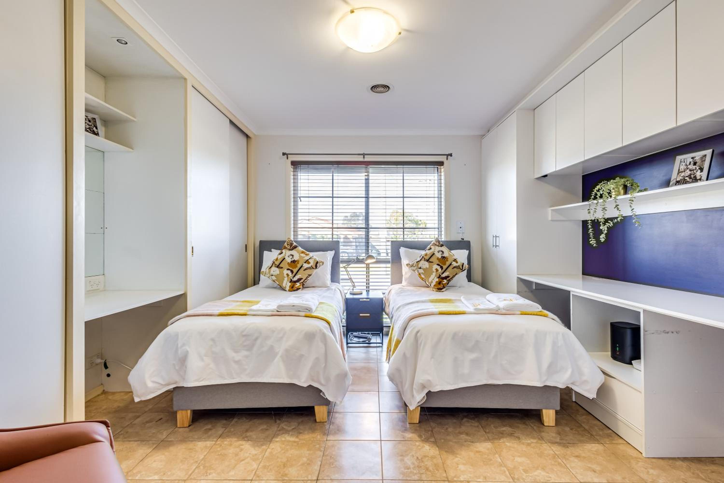 StayAU Tranquil 4BR Lakeside Retreat in Seabrook