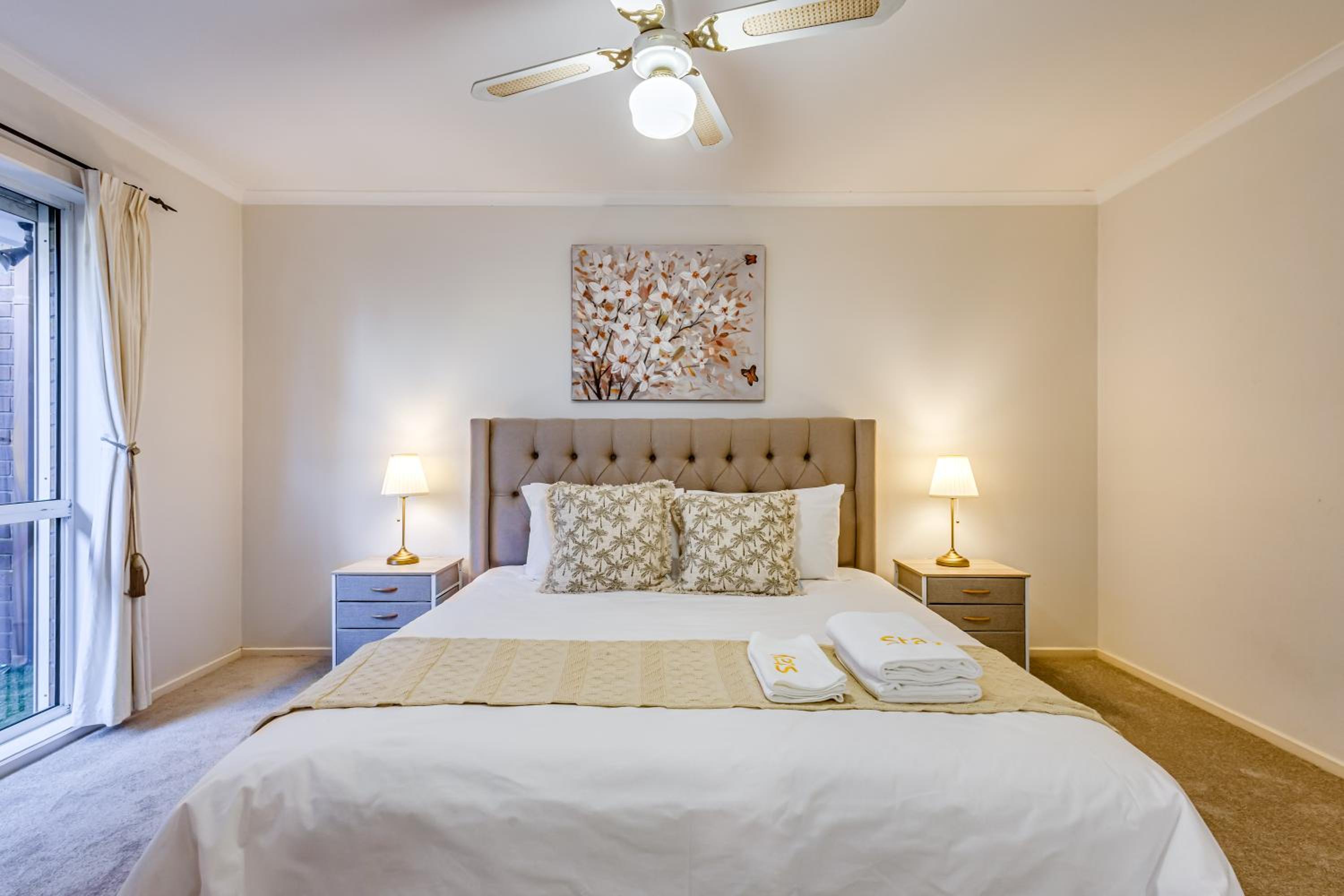 StayAU Tranquil 4BR Lakeside Retreat in Seabrook