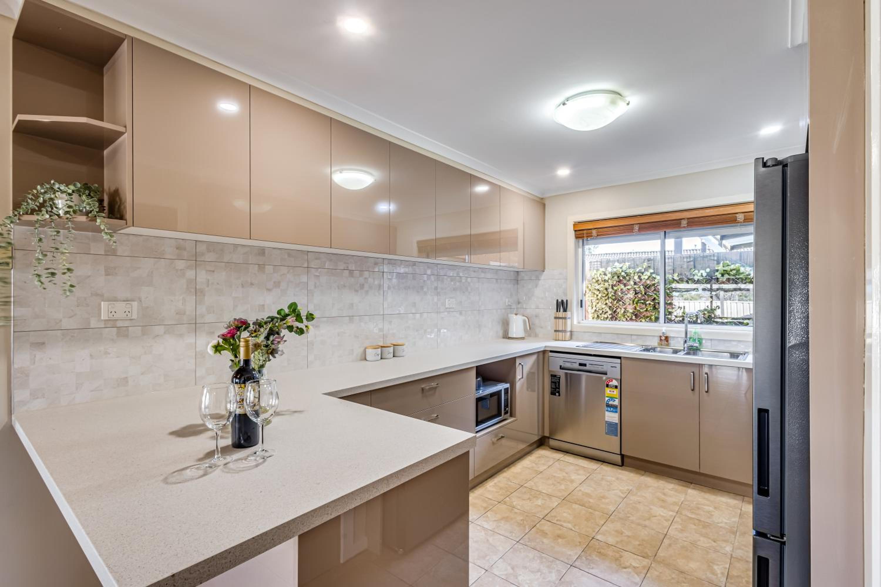 StayAU Tranquil 4BR Lakeside Retreat in Seabrook