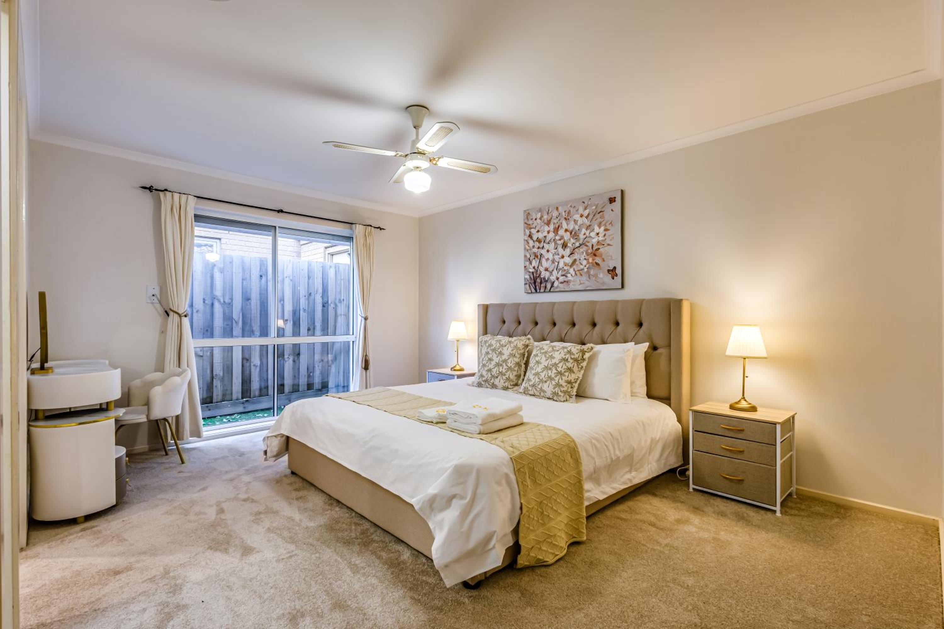 StayAU Tranquil 4BR Lakeside Retreat in Seabrook