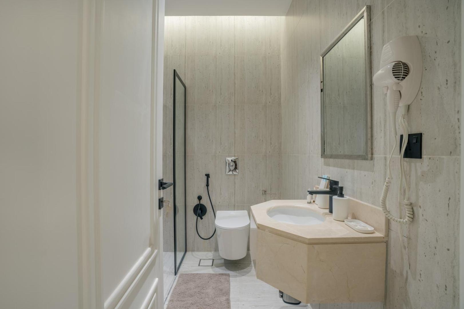 Layali Properties - Boho Oasis 3BR Apt - Convention and Exhibition Center