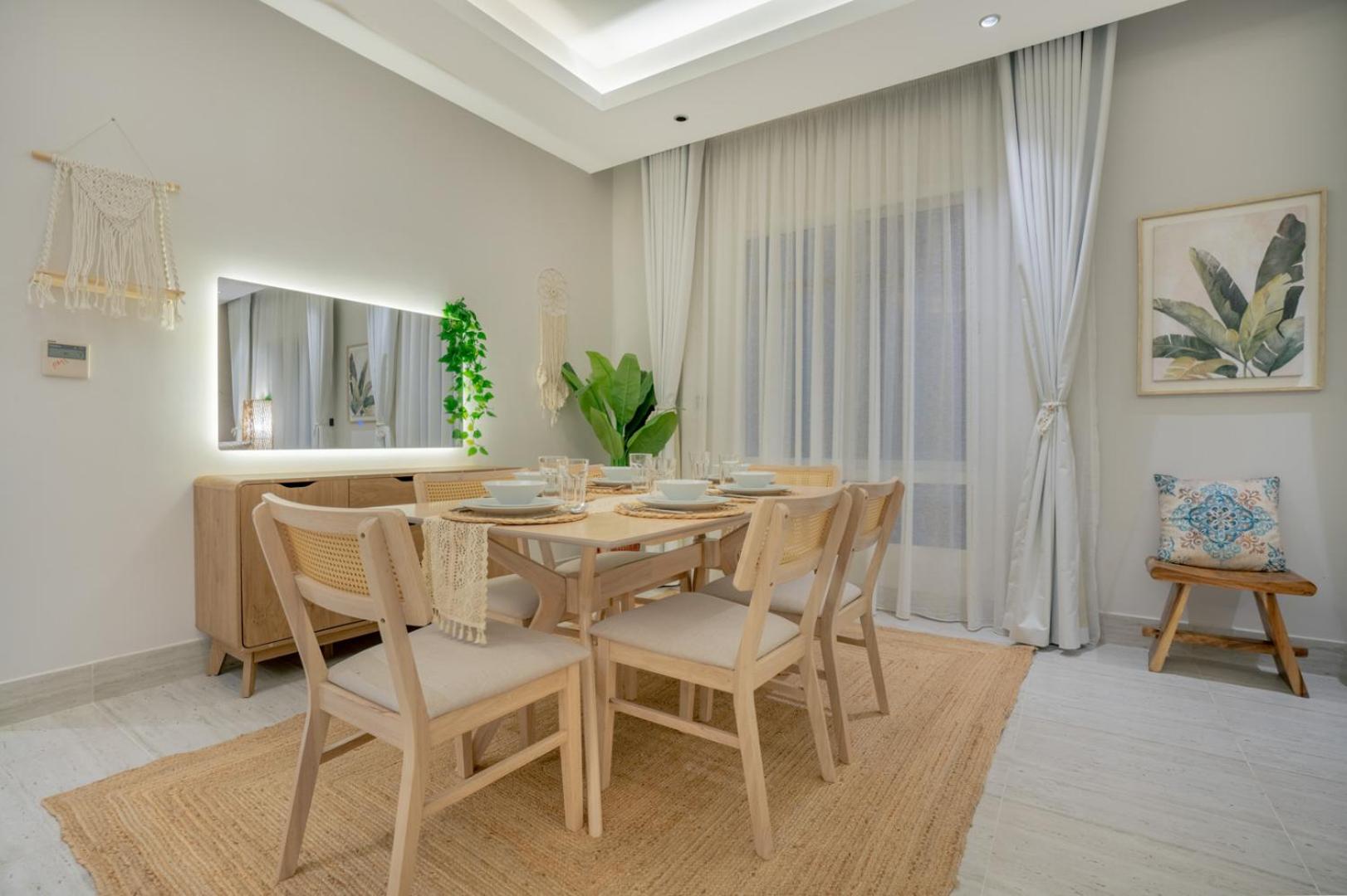 Layali Properties - Boho Oasis 3BR Apt - Convention and Exhibition Center