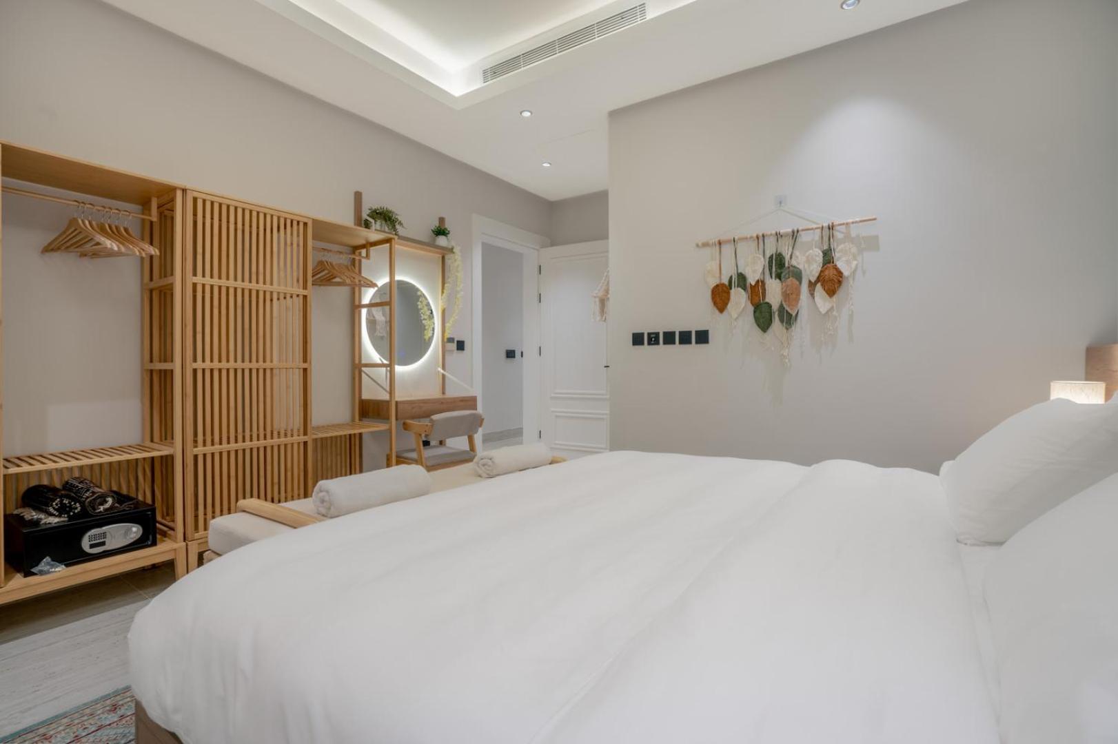 Layali Properties - Boho Oasis 3BR Apt - Convention and Exhibition Center