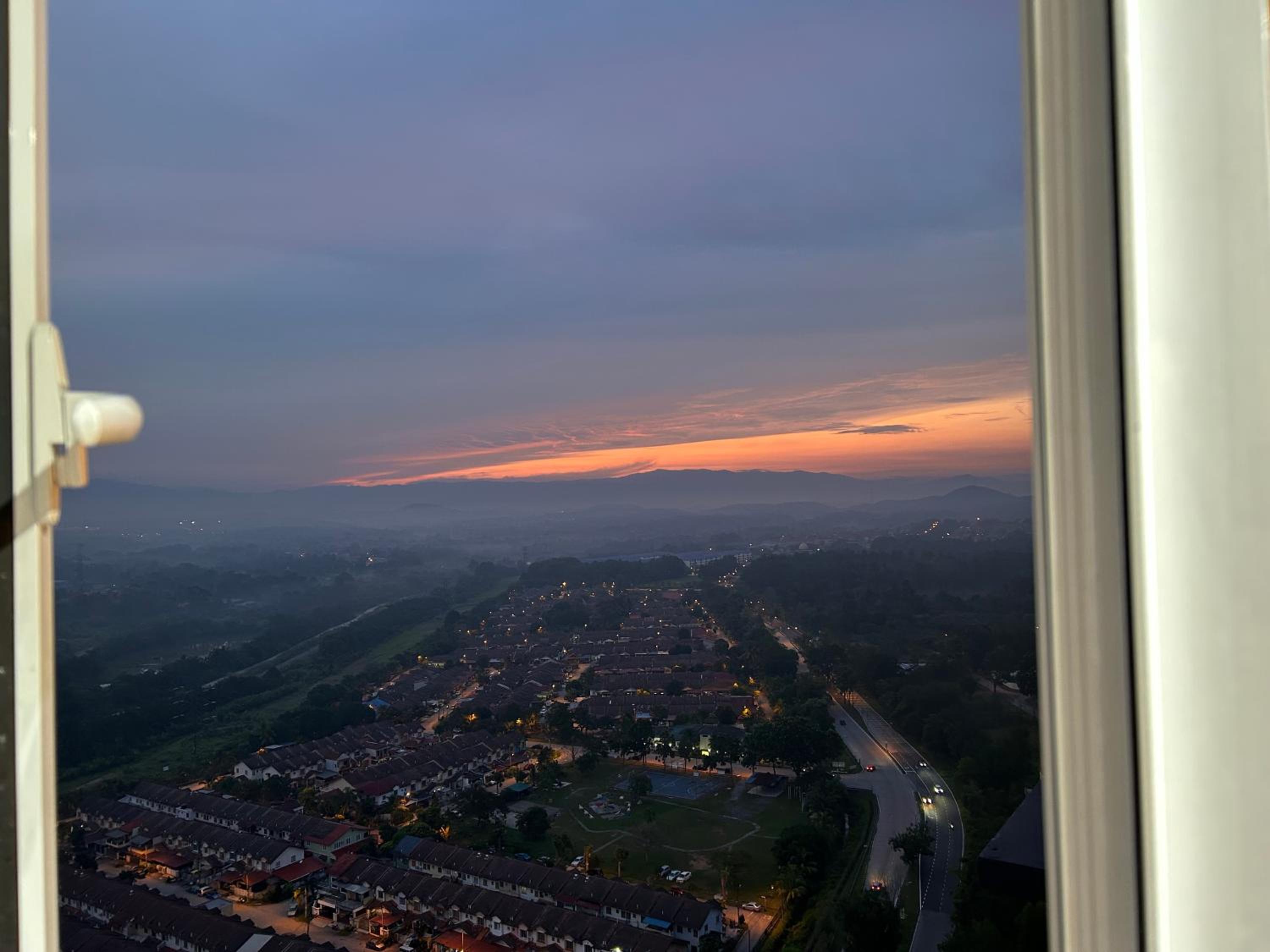 Lovely Luxury Hillview photo 5