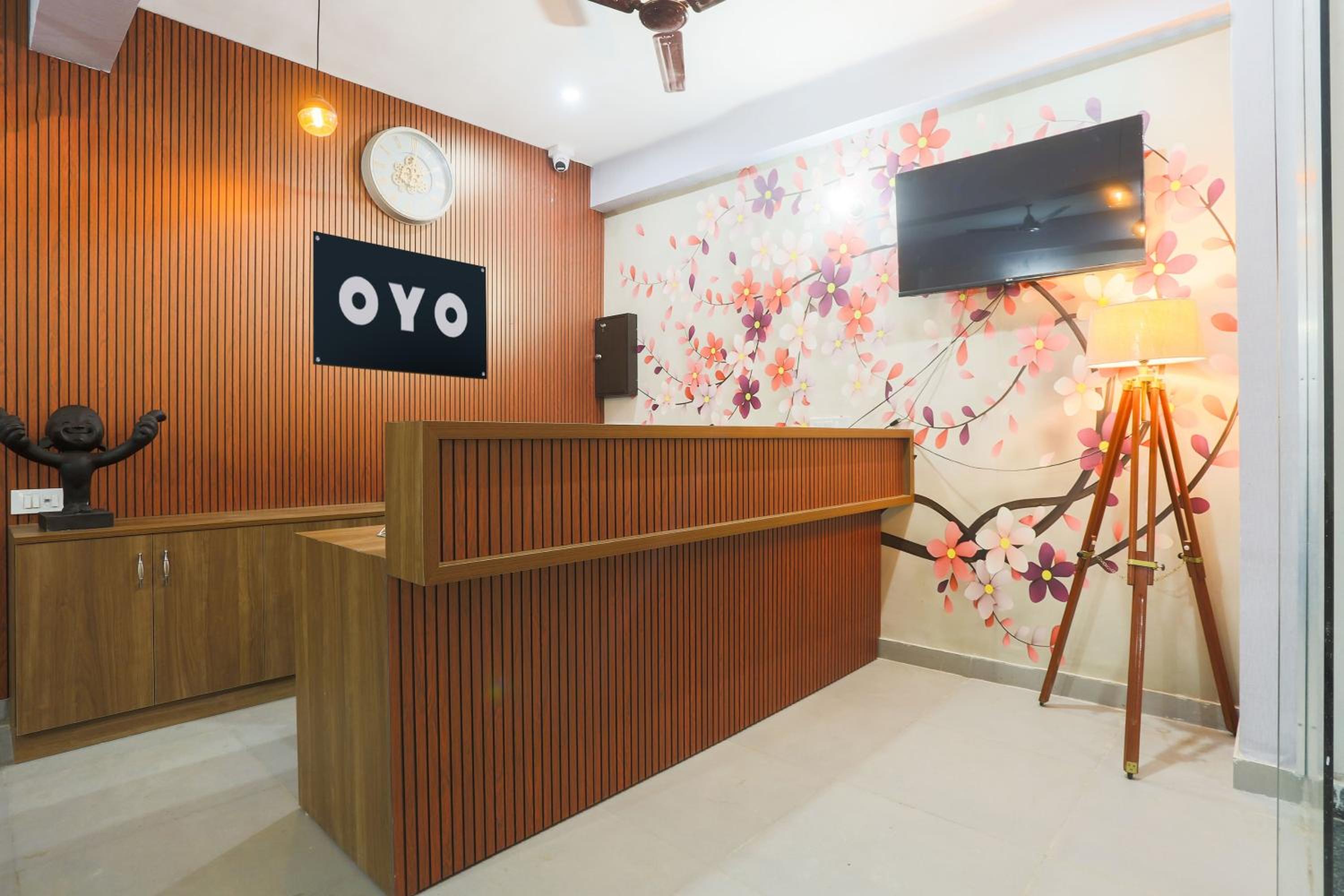 Lobby & Reception