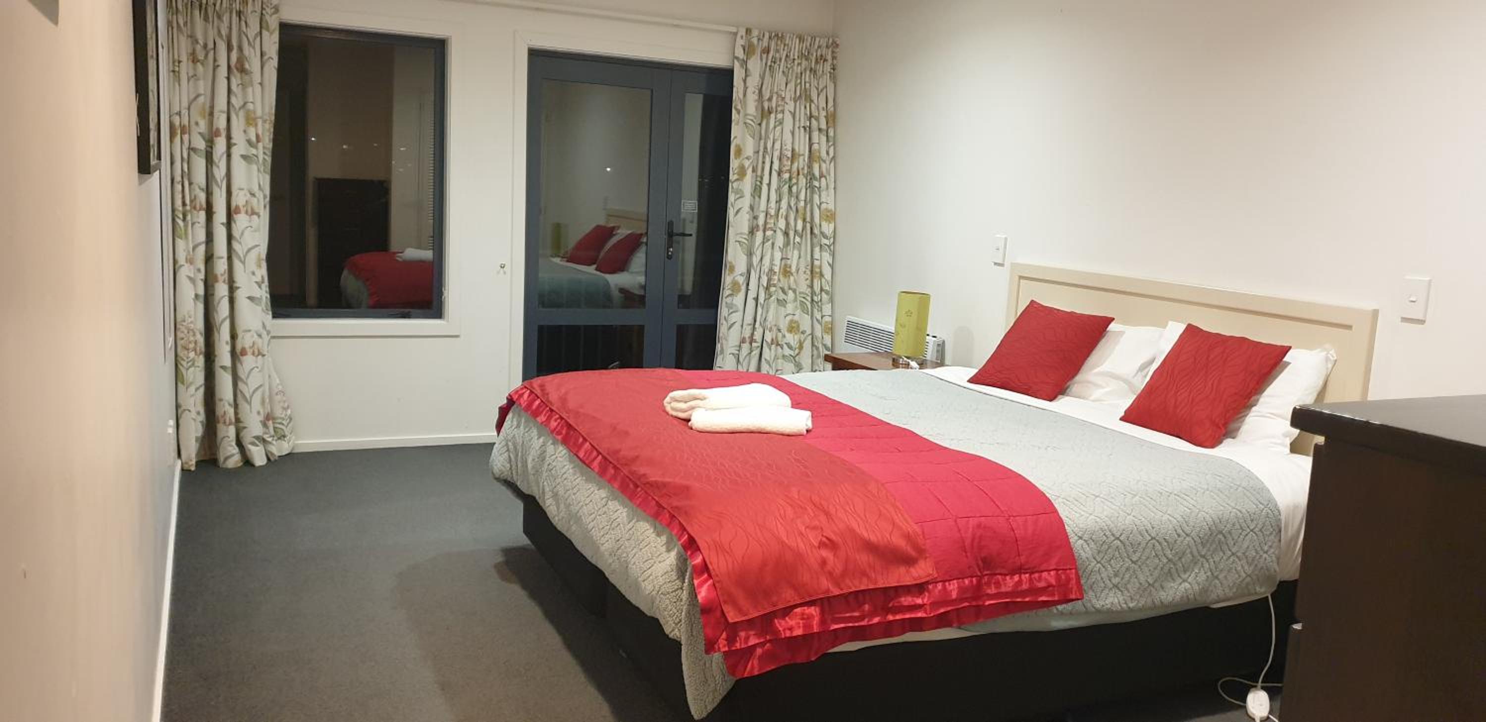 Fantastic Views! The Point Apartment