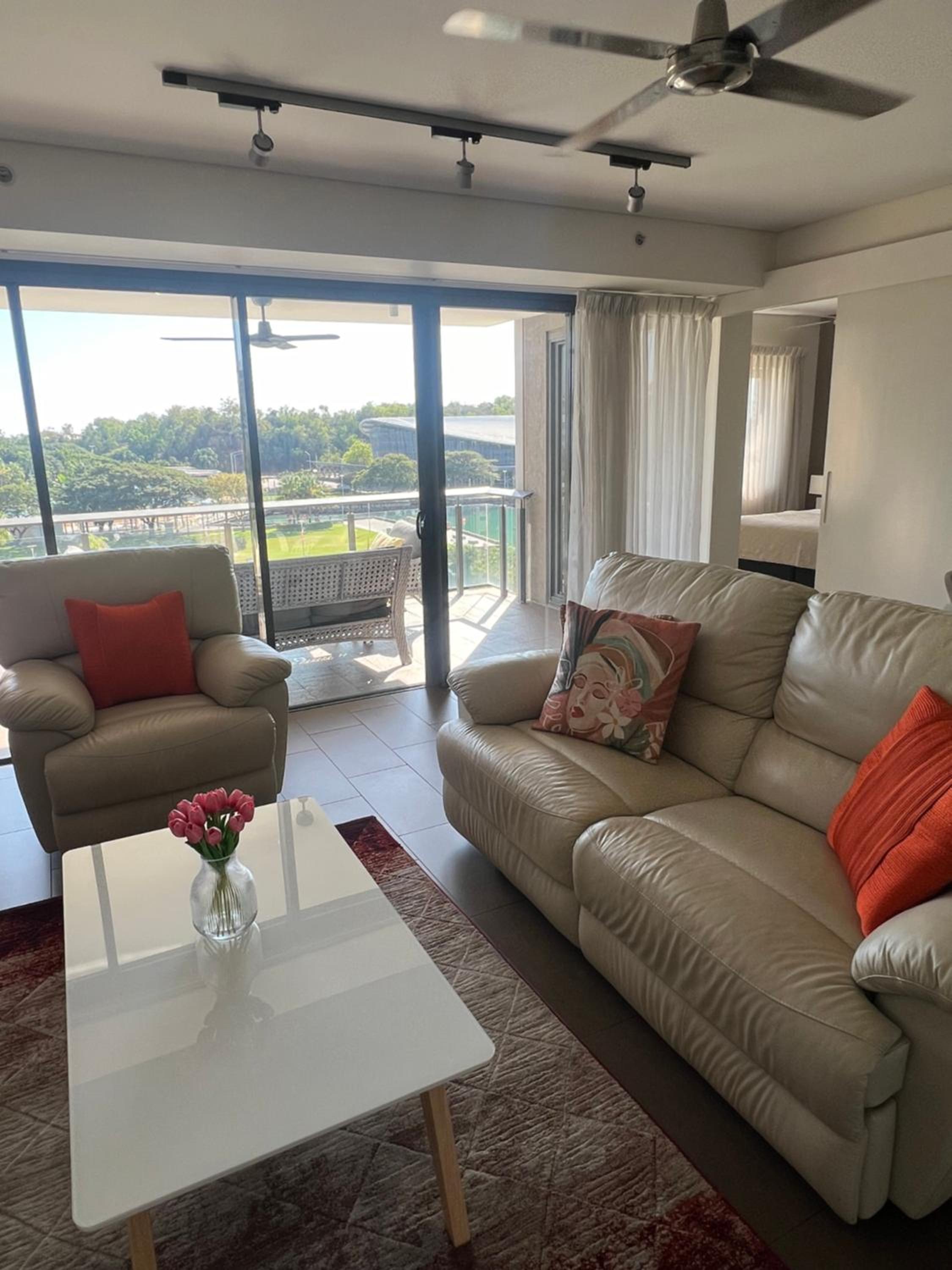 Luxury Waterfront Stay 1bdr (breathtaking Views)