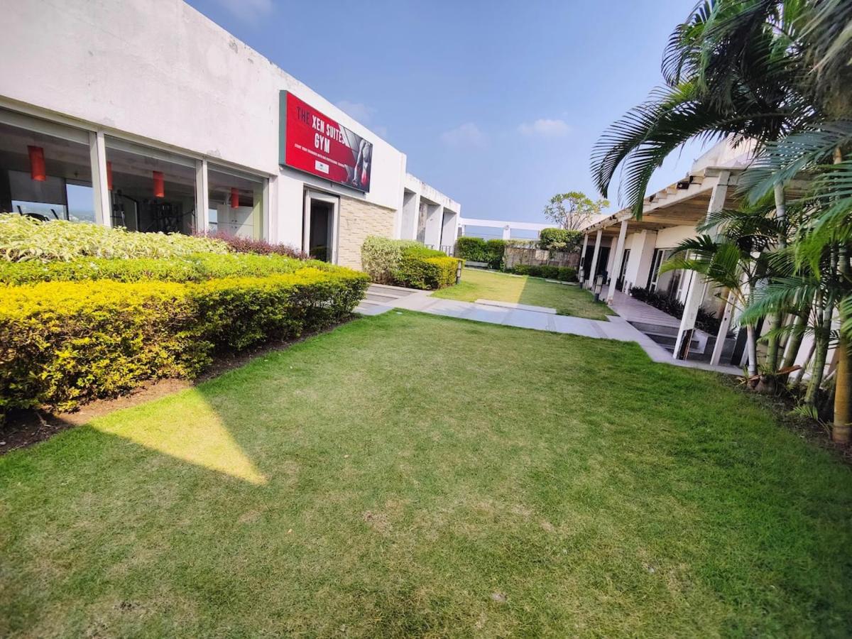 Elegant Private Suite with Kitchen near Airport view 2
