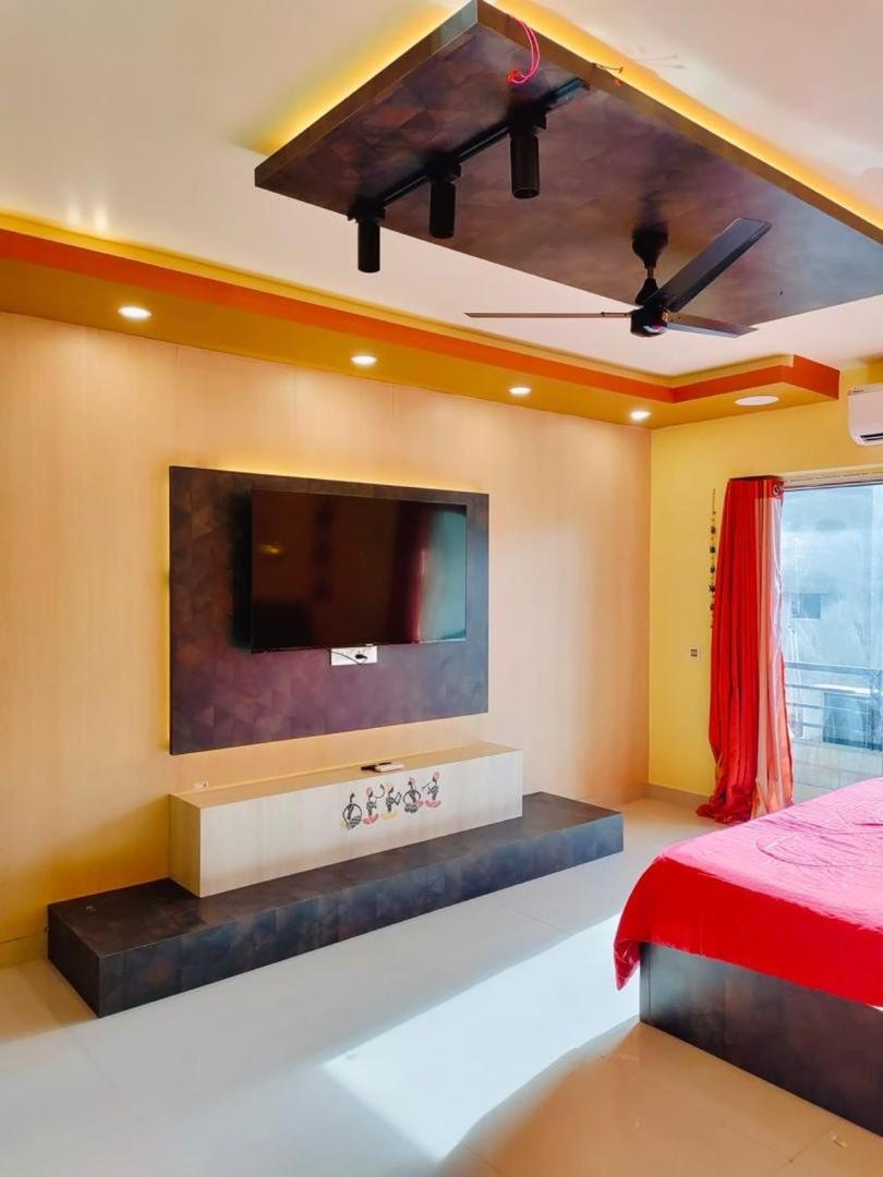 Elegant Private Suite with Kitchen near Airport view 3