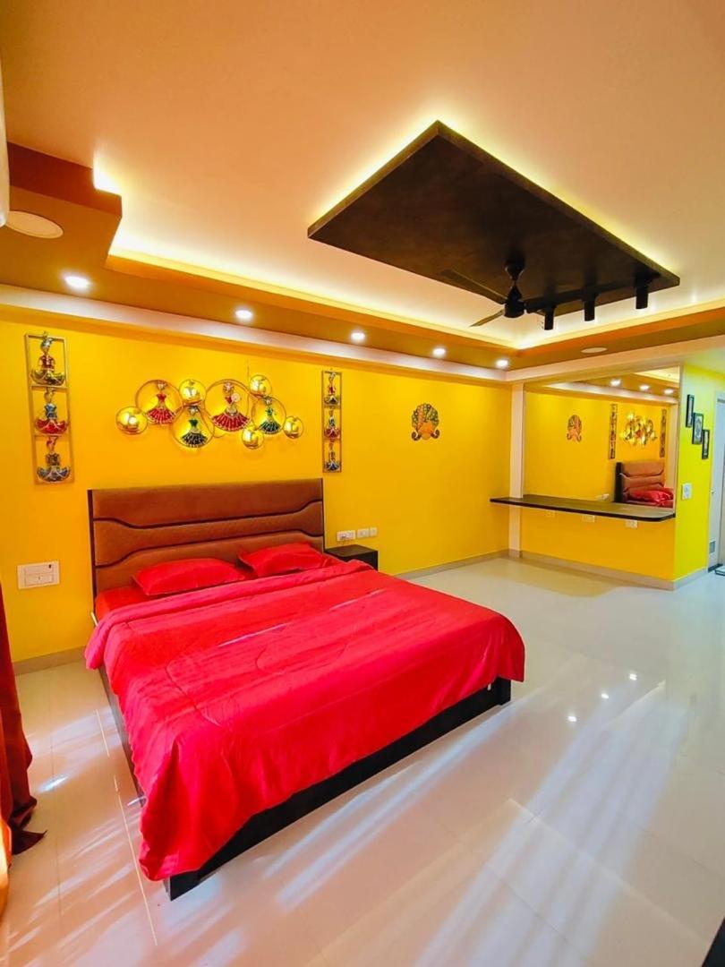 Elegant Private Suite with Kitchen near Airport view 4