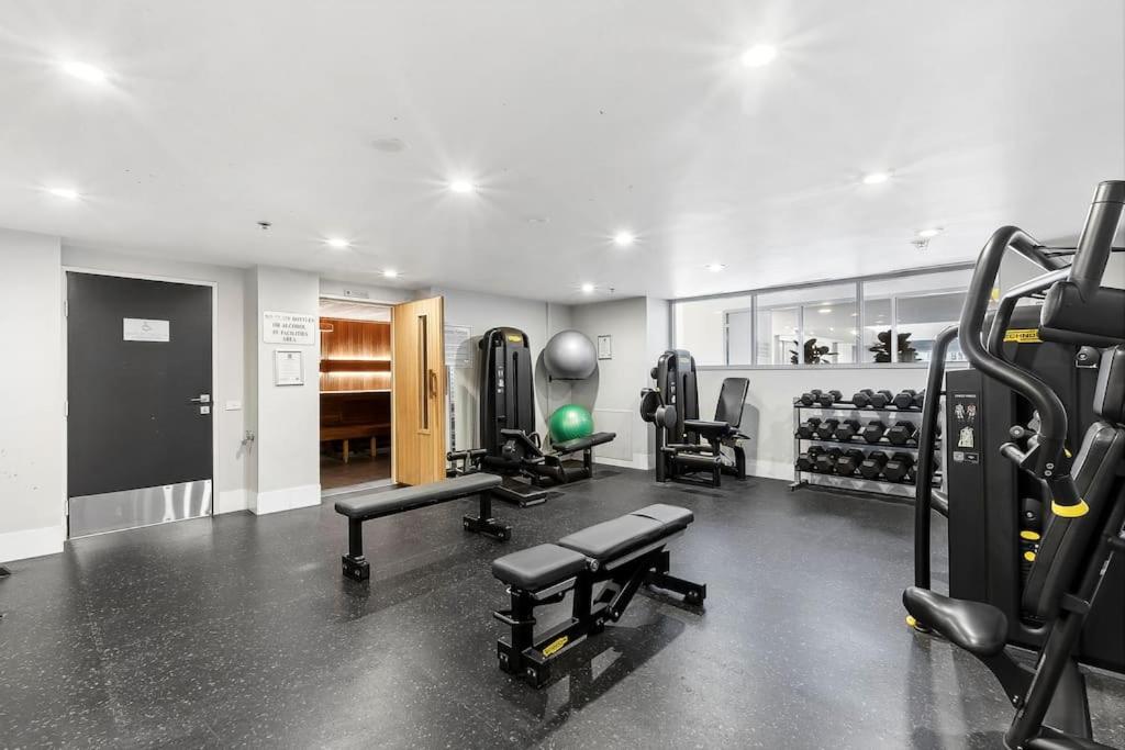 Modern Renovated CBD Apartment