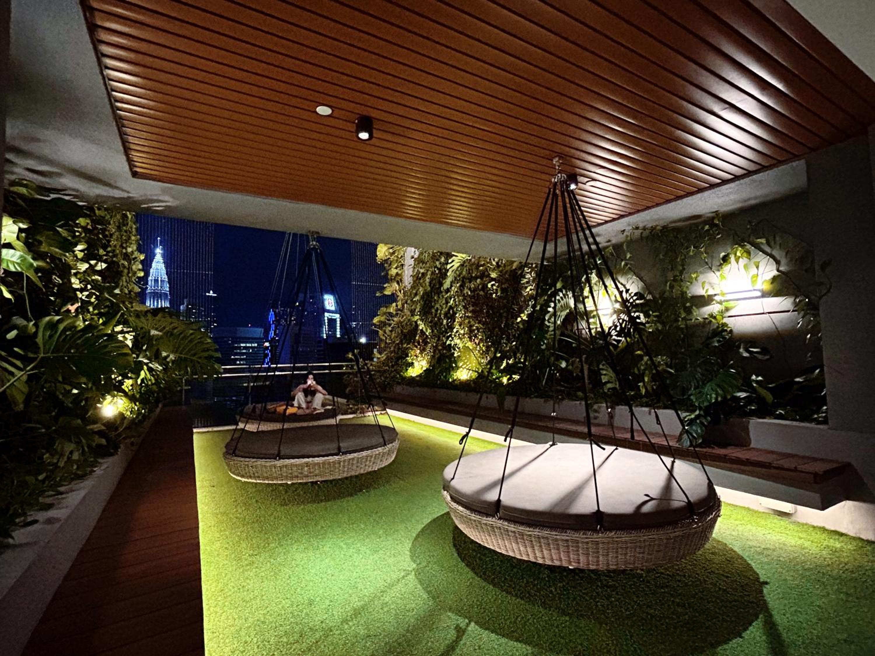 Ceylonz Suites by Manhattan Group